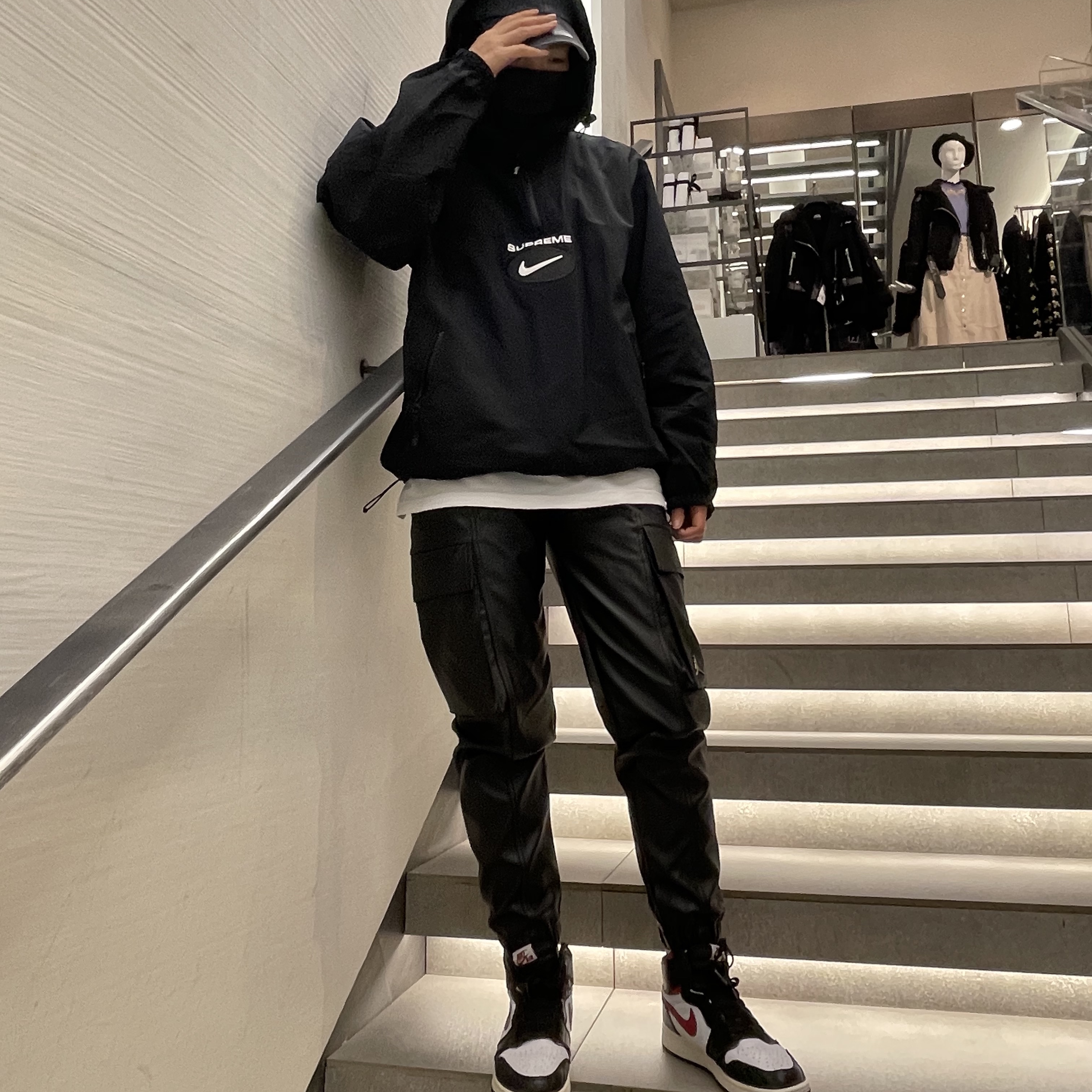 Supreme x Nike Jewel Reversible Ripstop Anorak Black - 20FW, (GS) Jordan 1 Retro High OG Gym Red 착용 스타일
