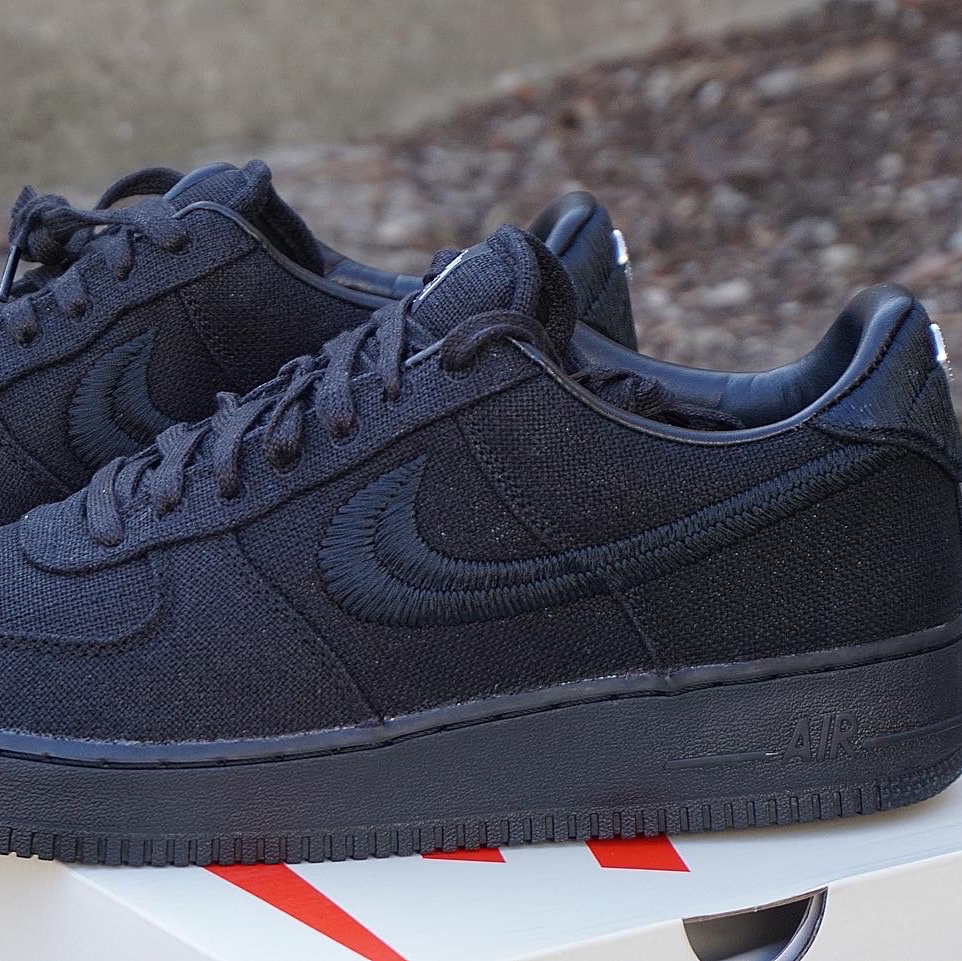 Nike x Stussy Air Force 1 Low Triple Black 착용 스타일 - 3