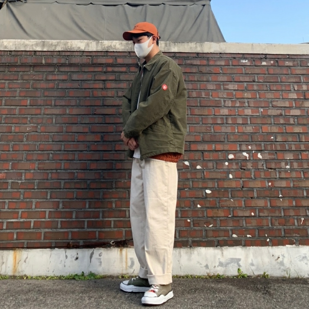 Maison Mihara Yasuhiro x Nigel Cabourn Low Cut Sneakers Army Green 착용 스타일 - 2