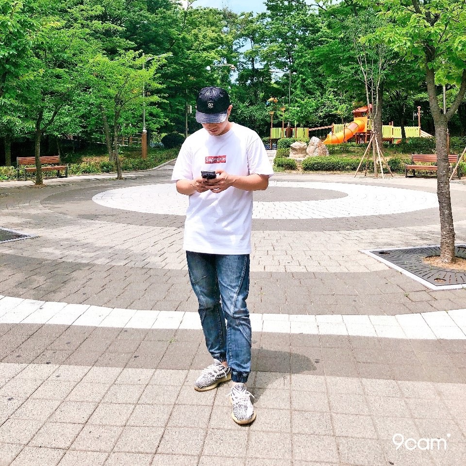 Adidas Yeezy Boost 350 V2 Zebra 2017/2019/2020 착용 스타일 - 1