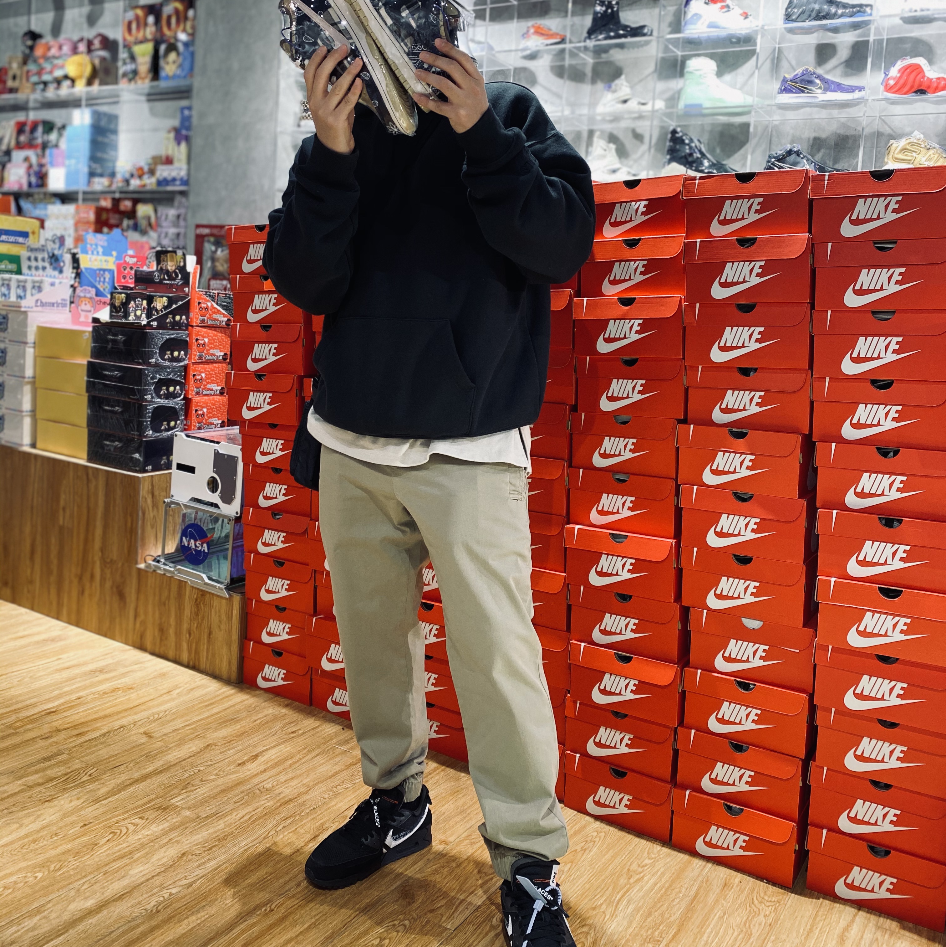 Nike x Off-White Air Max 90 V2 Black White, Nike x Travis Scott SB Dunk Low 착용 스타일 - 2