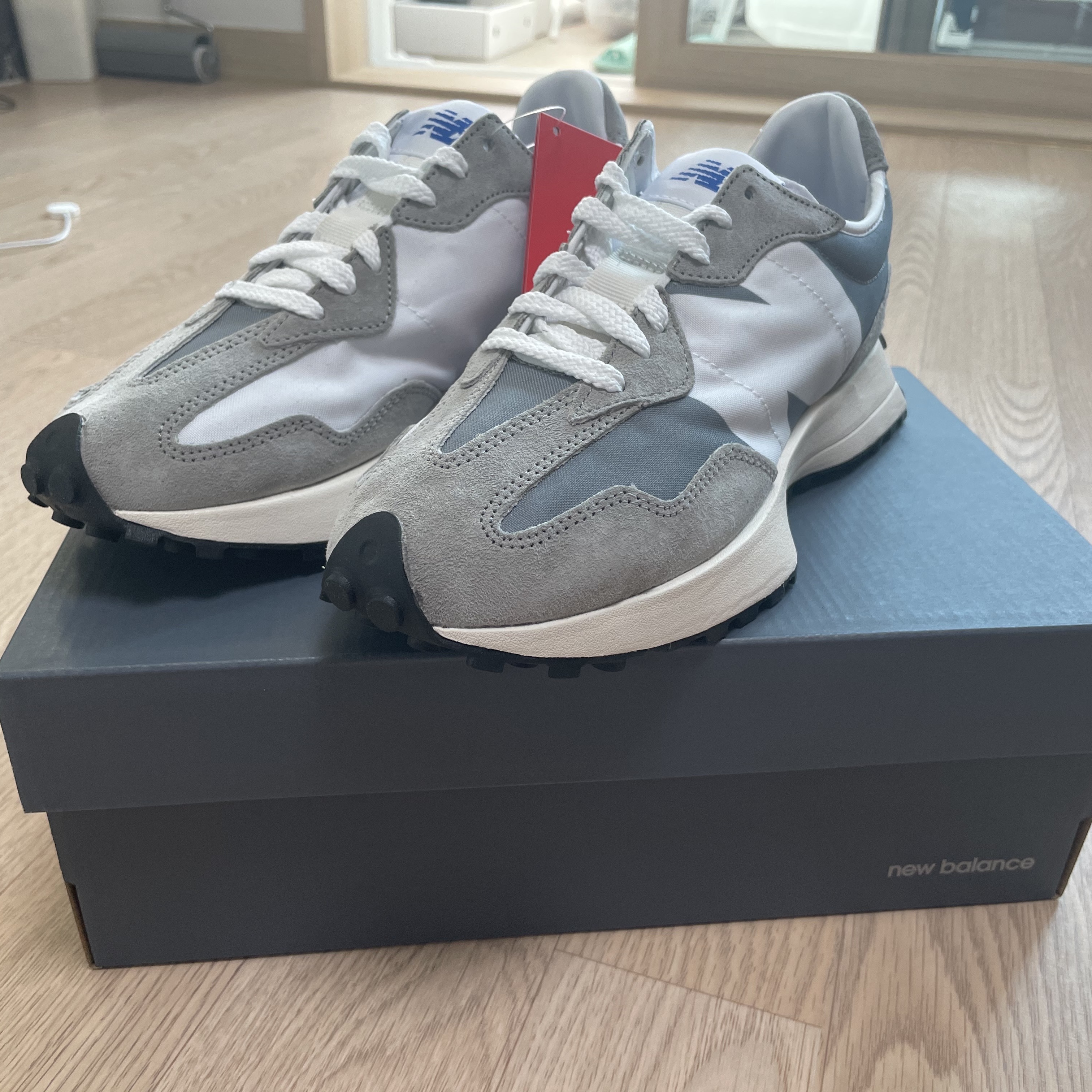 New Balance 327 Grey 착용 스타일 - 2