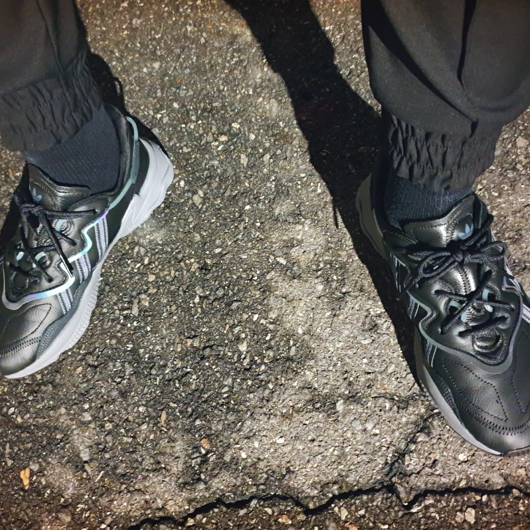 Adidas Ozweego Core Black 착용 스타일 - 4