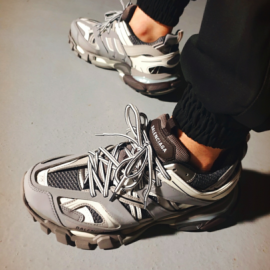 Balenciaga Track Sneakers Grey White 2019 착용 스타일 - 5