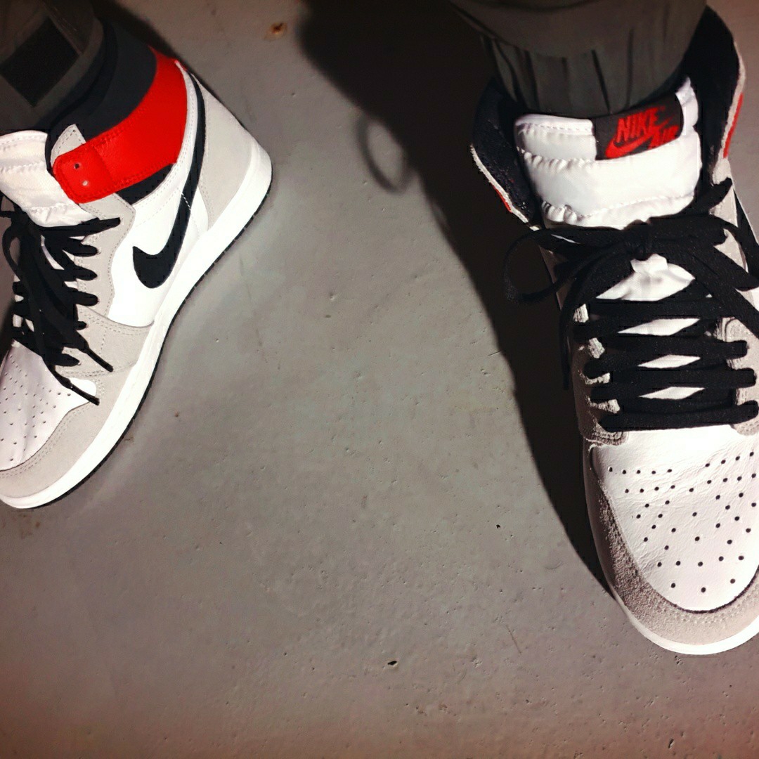 Jordan 1 Retro High OG Light Smoke Grey 착용 스타일 - 4