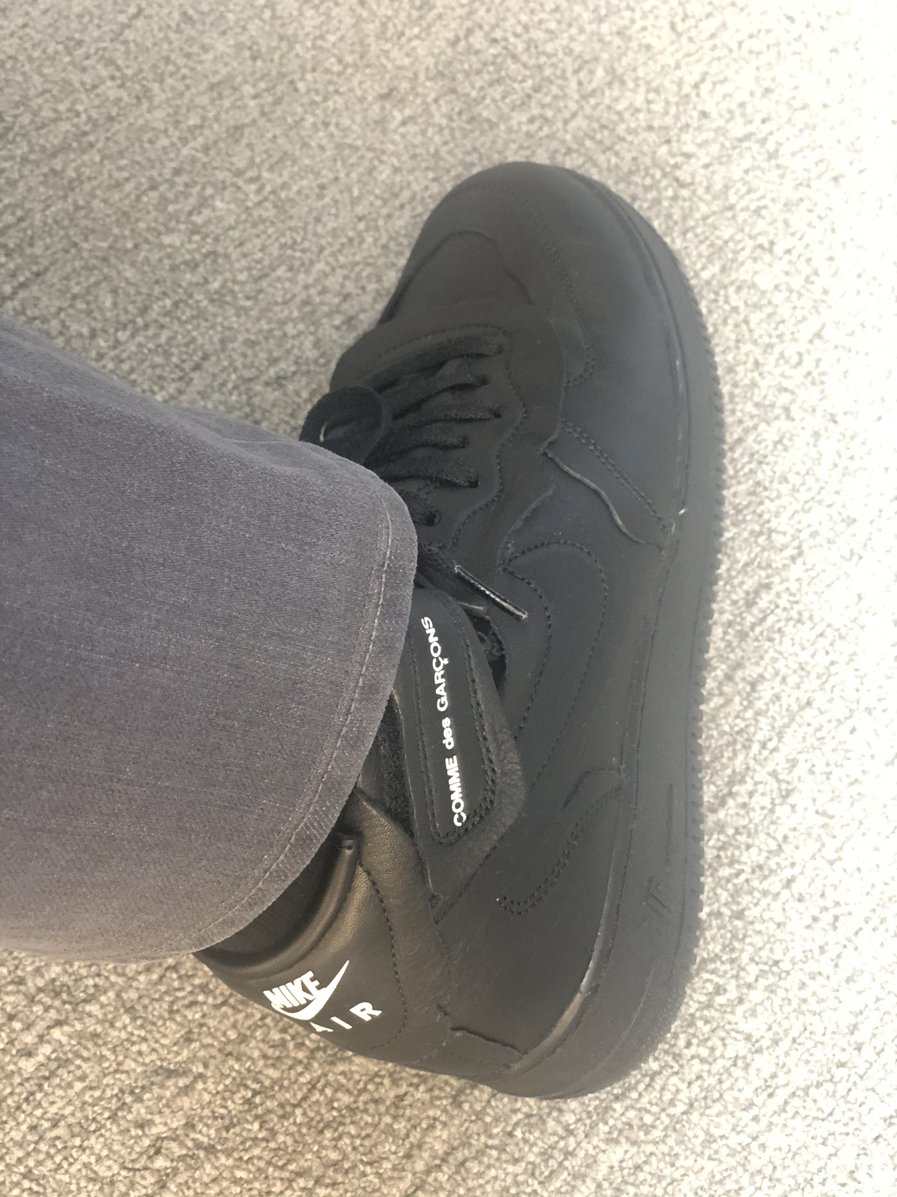 Nike x Comme des Garcons Homme Plus Air Force Mid Black 착용 스타일 - 3