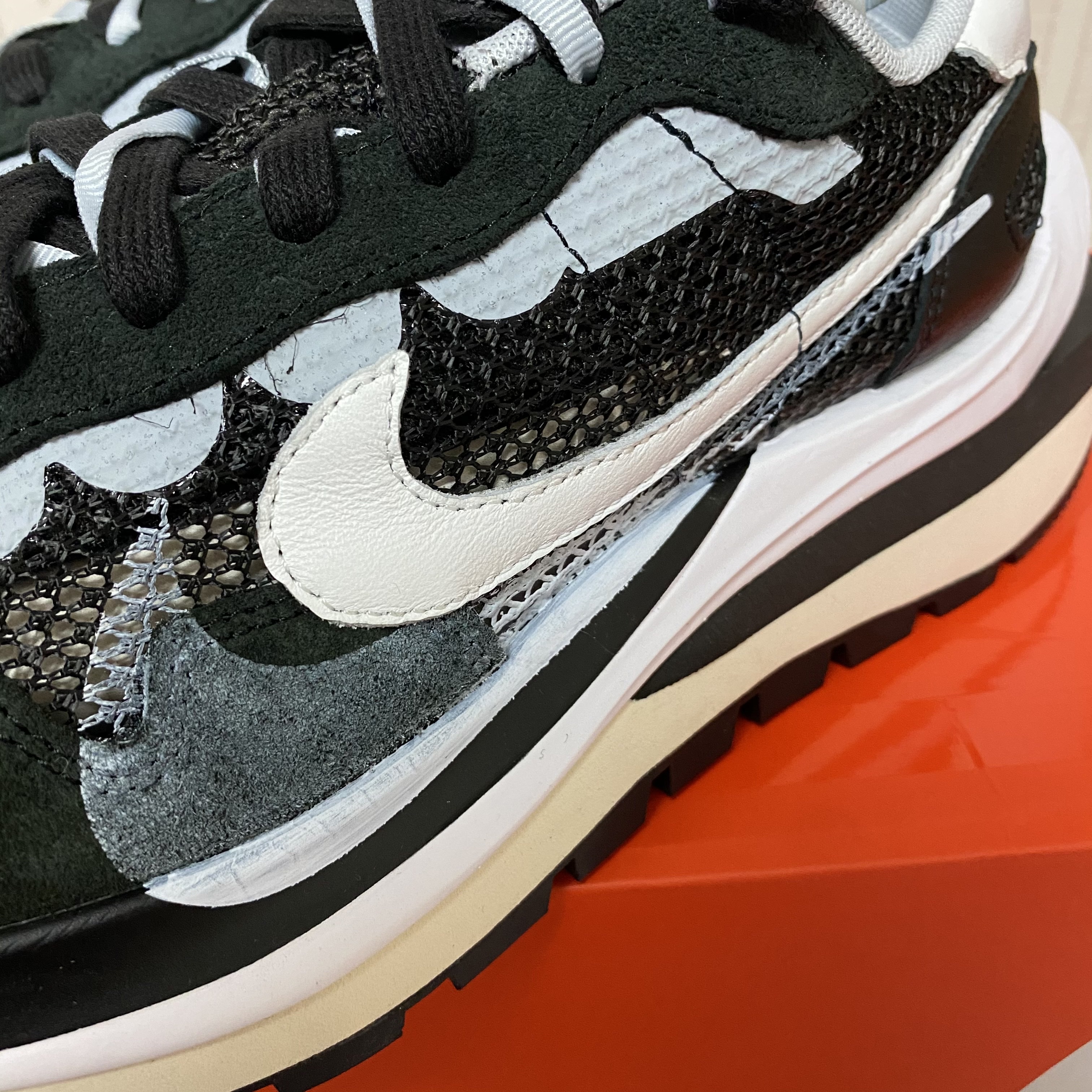 Nike x Sacai VaporWaffle Black White 착용 스타일 - 3