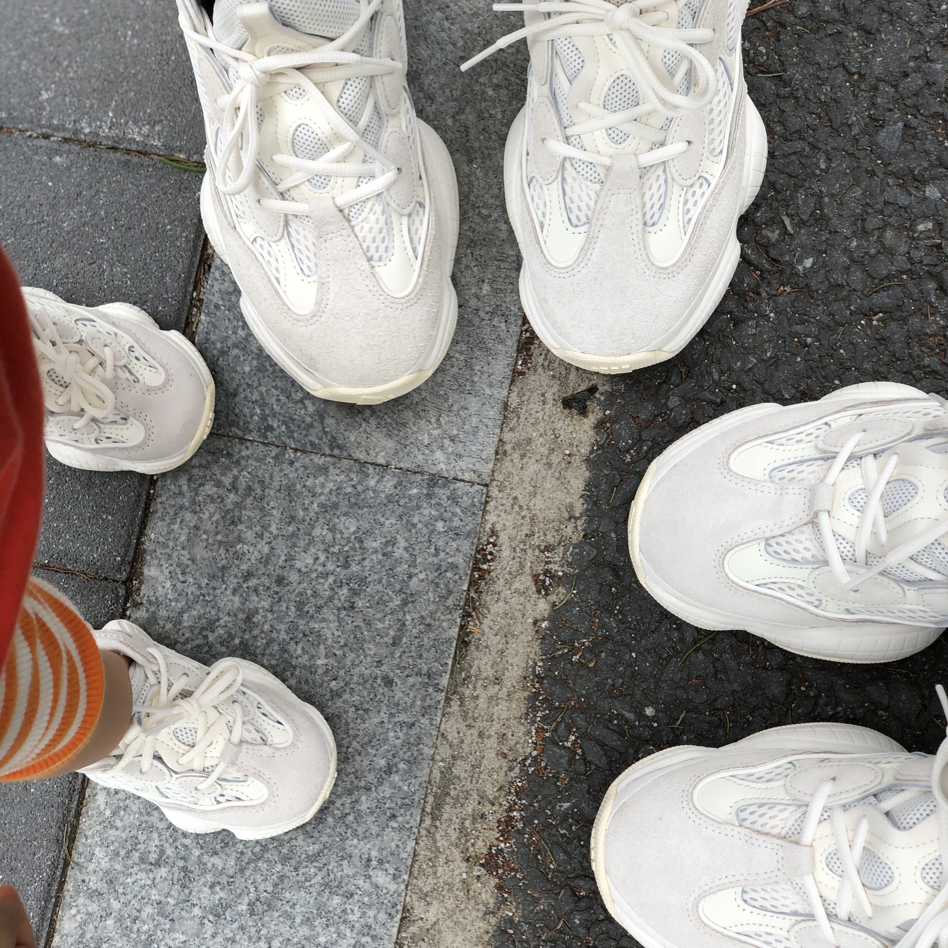 Adidas Yeezy 500 Bone White, (Infant) Adidas Yeezy 500 Bone White 착용 스타일 - 1
