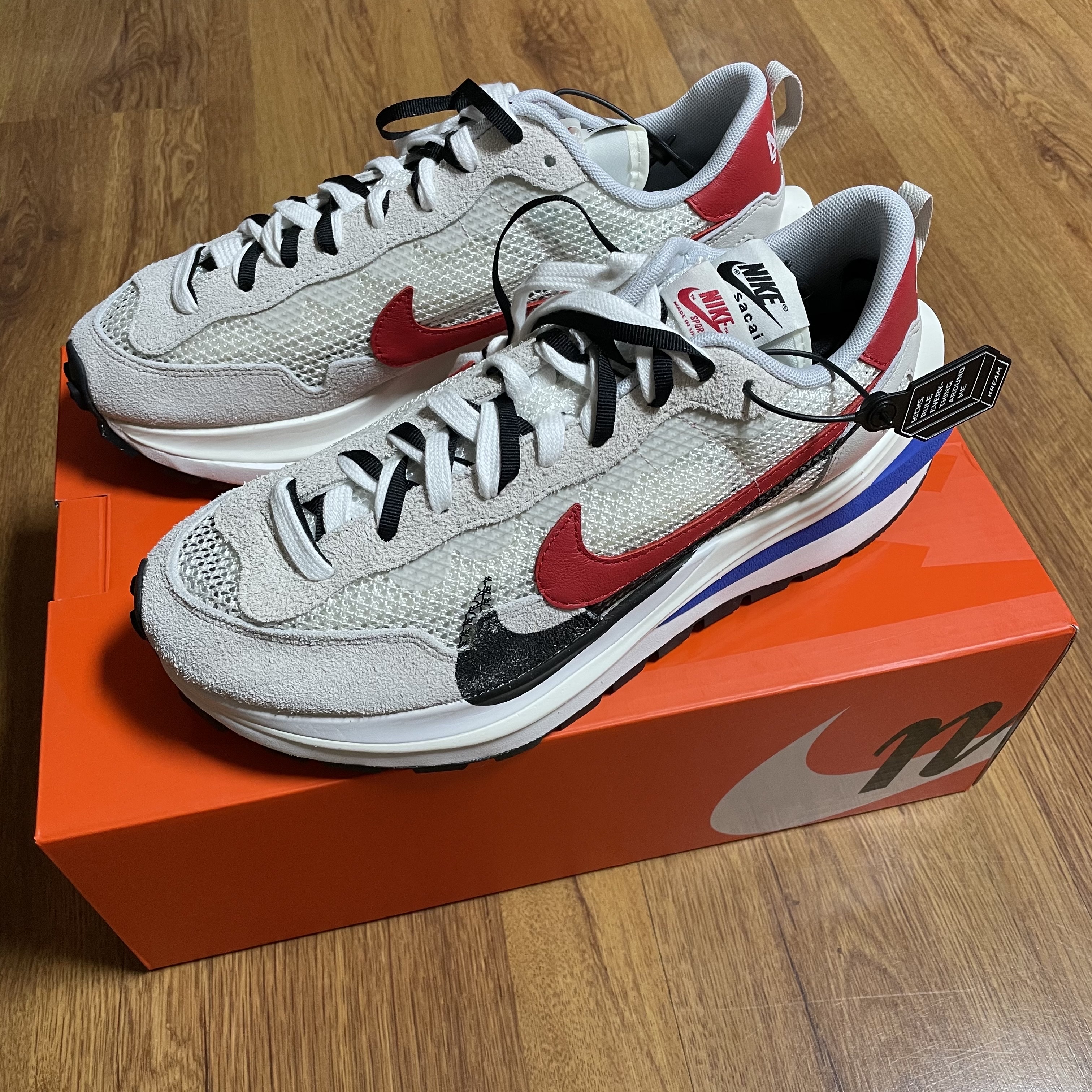 Nike x Sacai VaporWaffle Royal Fuchsia 착용 스타일