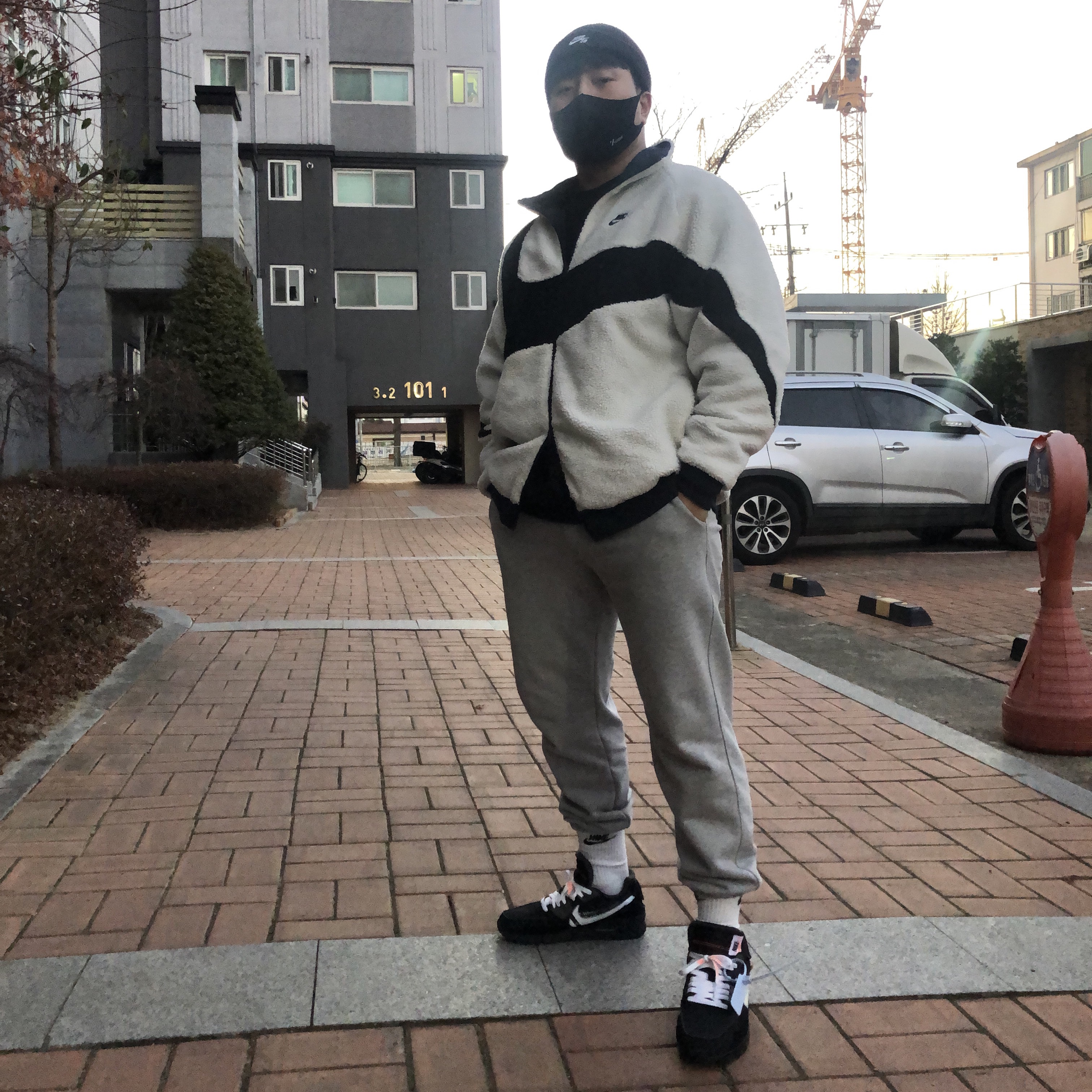 Nike x Off-White Air Max 90 V2 Black White 착용 스타일