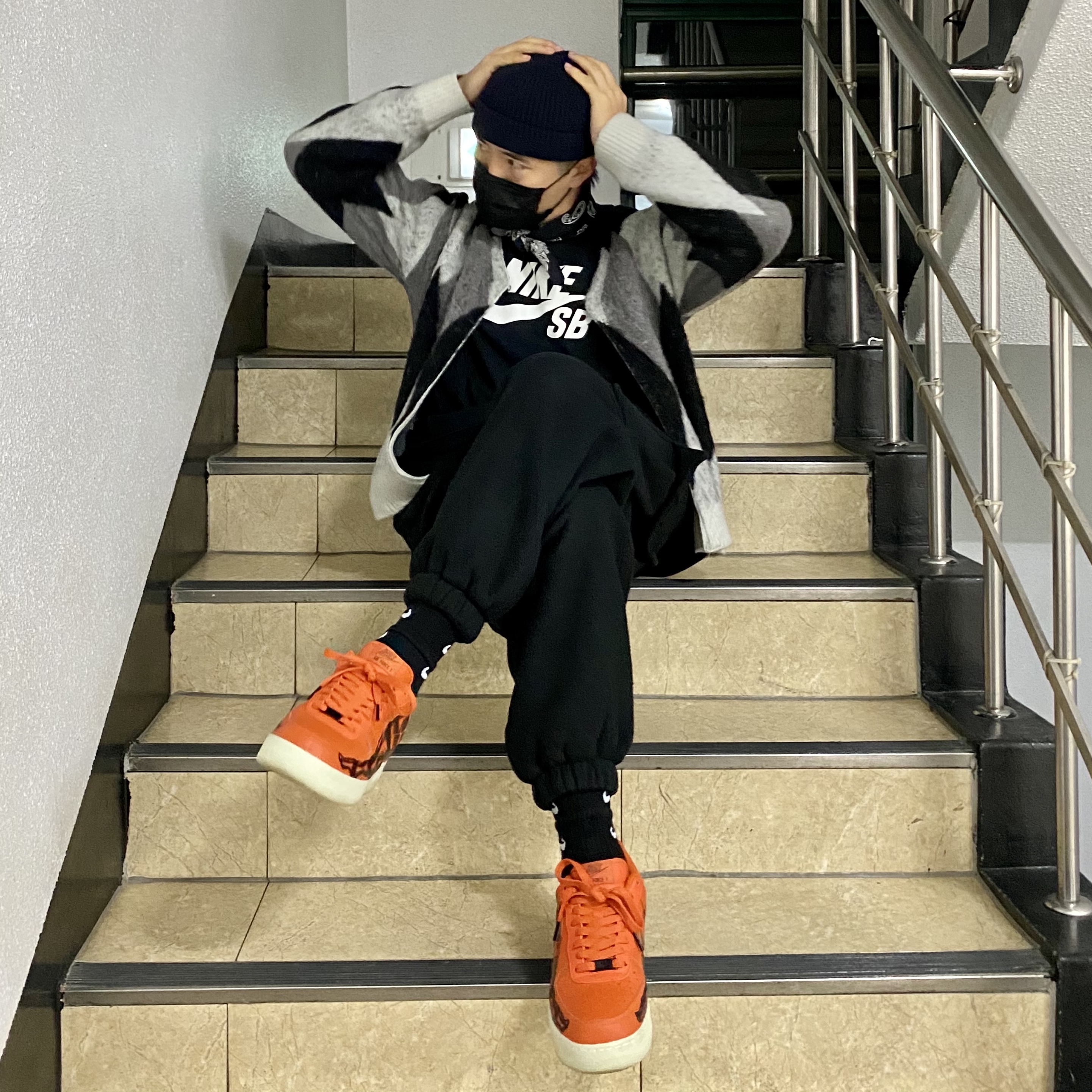 Nike Air Force 1 Low '07 Orange Skeleton 착용 스타일