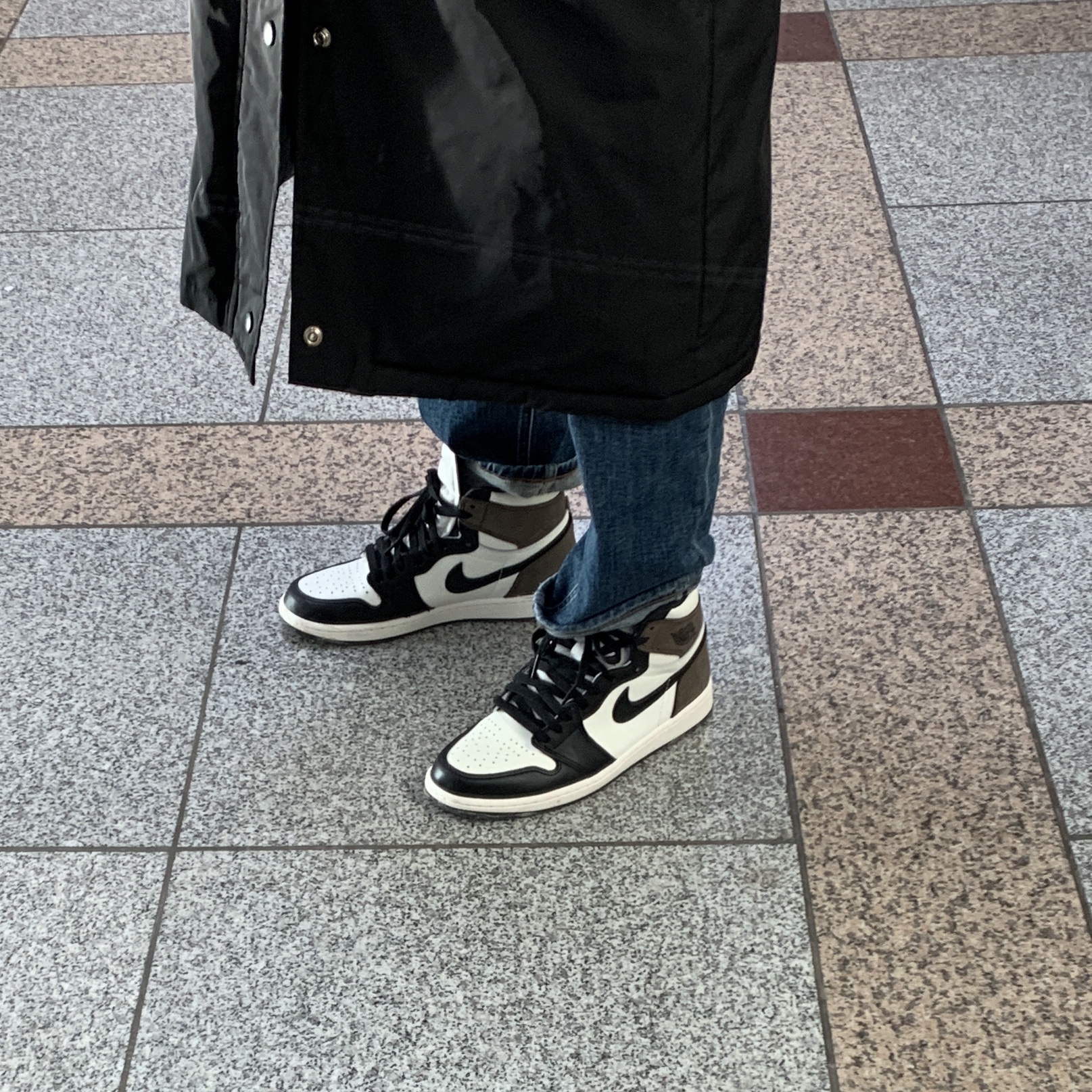 Jordan 1 Retro High OG Black Mocha 착용 스타일
