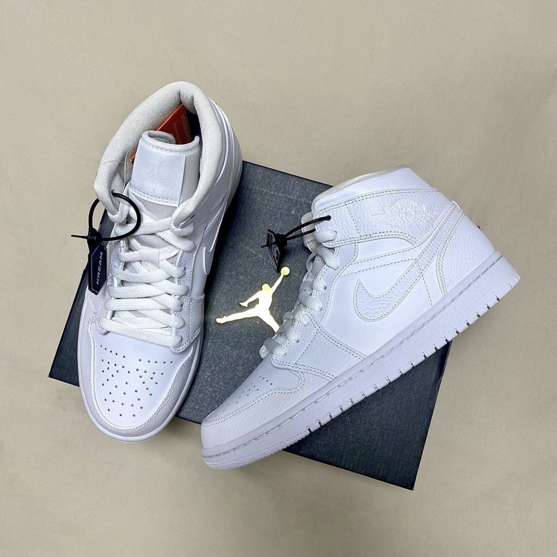 Jordan 1 Mid Triple White 착용 스타일