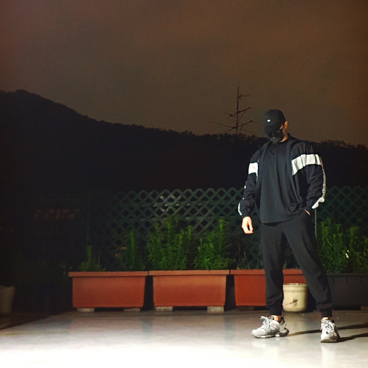 Balenciaga Track Sneakers Grey White 2019 착용 스타일 - 1