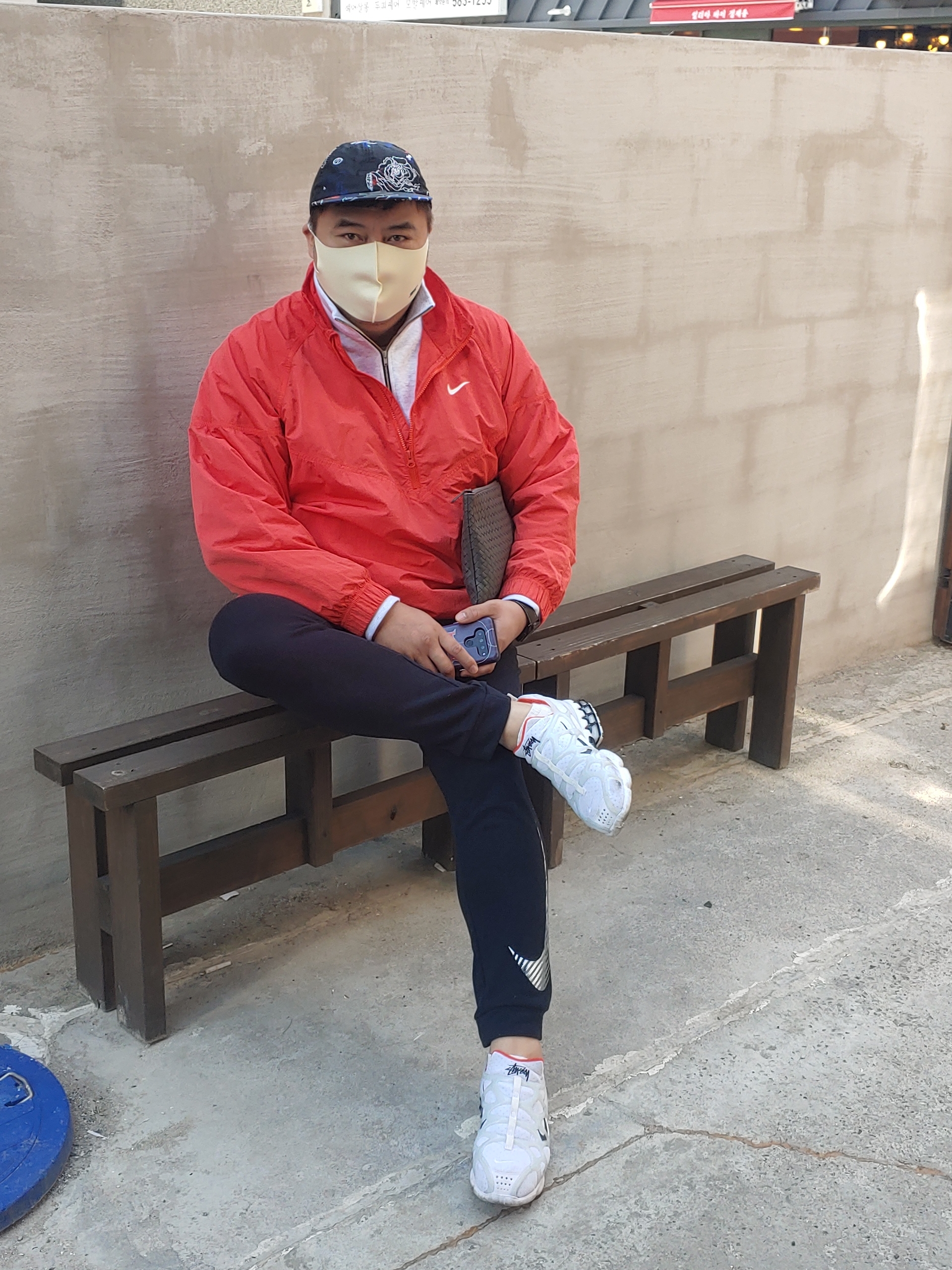 Nike x Stussy Windrunner Jacket Habanero Red, Nike x Stussy Air Zoom Spiridon Kukini White 착용 스타일