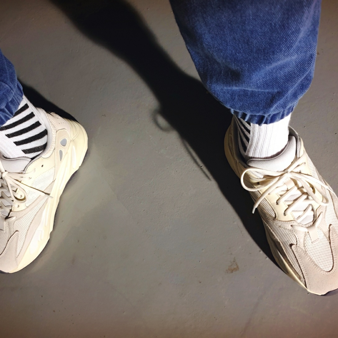 Adidas Yeezy Boost 700 Analog 2019 착용 스타일 - 4