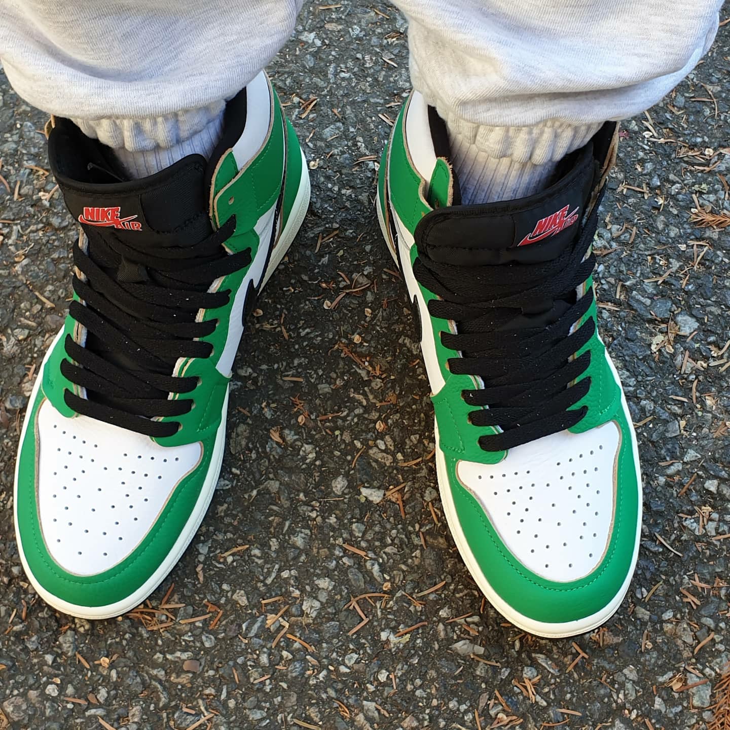 (W) Jordan 1 Retro High OG Lucky Green 착용 스타일 - 5
