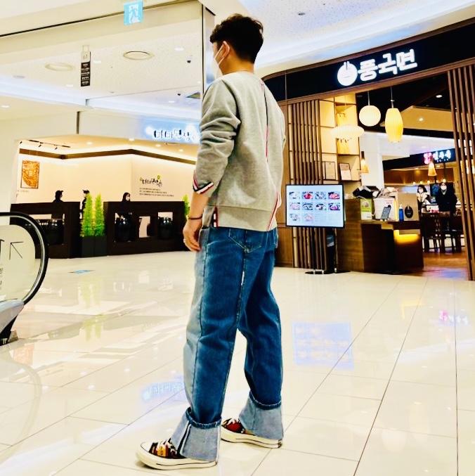 Converse x Undefeated Chuck 70 Ox Varsity Jacket 착용 스타일 - 1