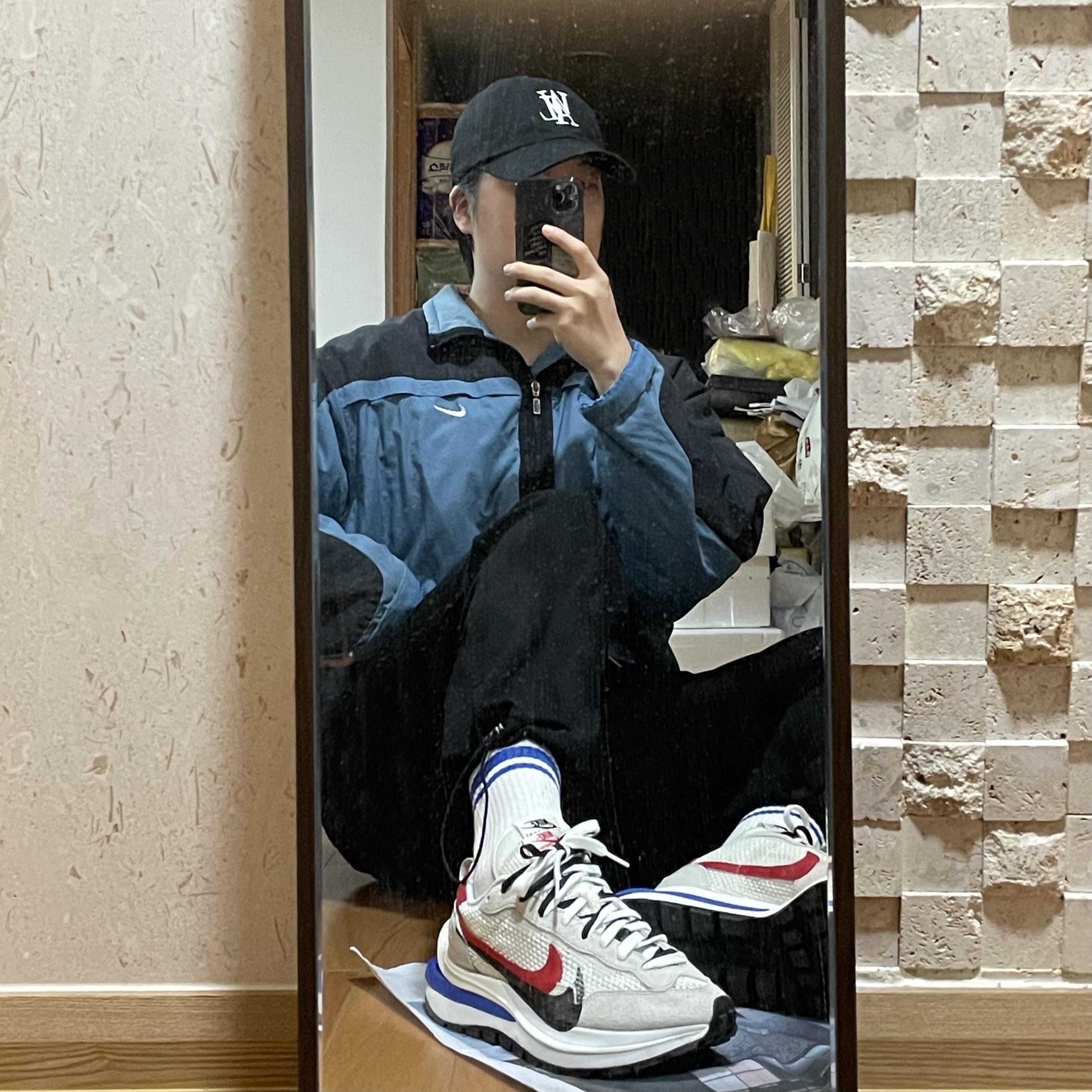 Nike x Sacai VaporWaffle Royal Fuchsia 착용 스타일
