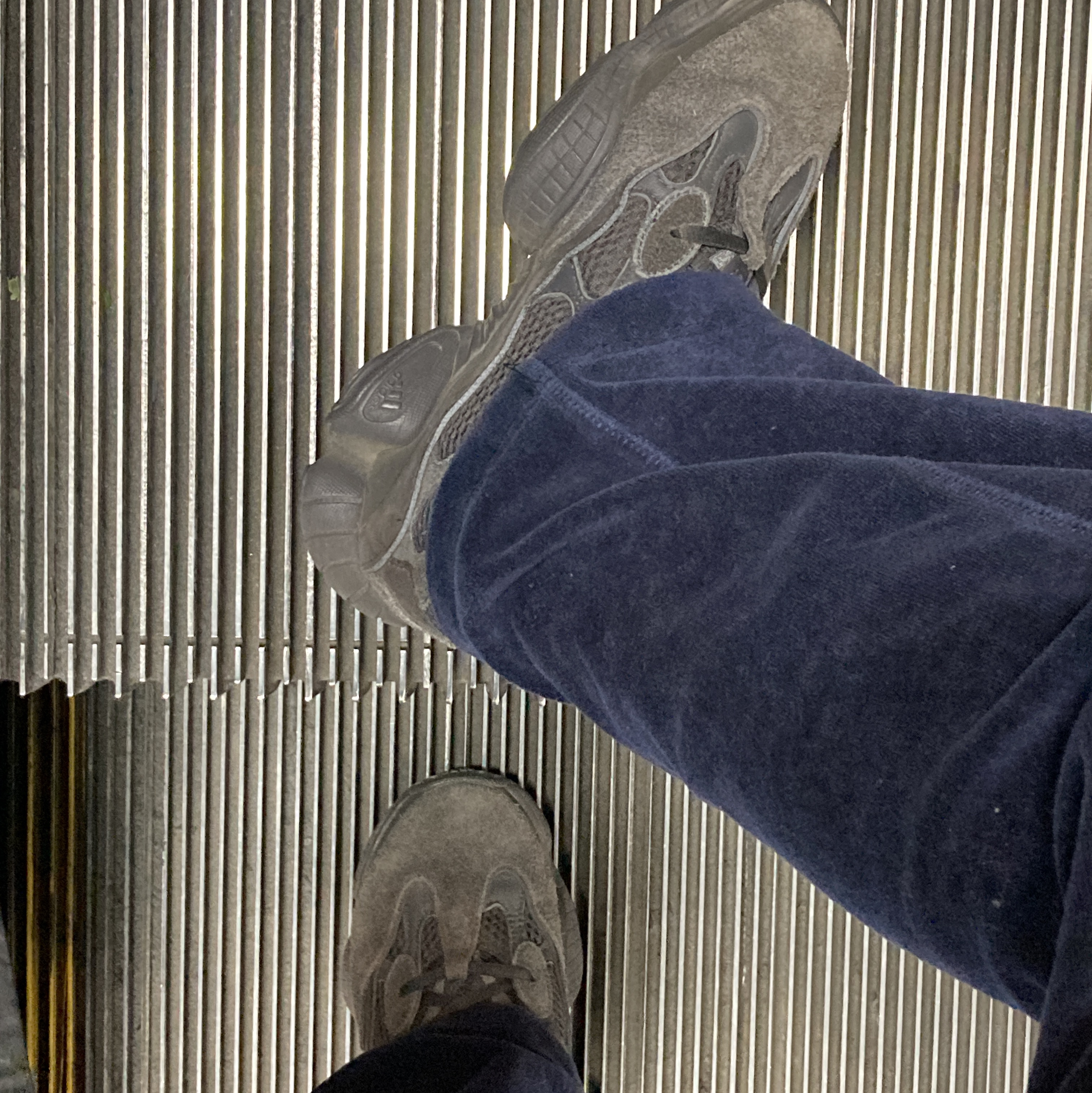 Adidas Yeezy 500 Utility Black 2018/2020 착용 스타일