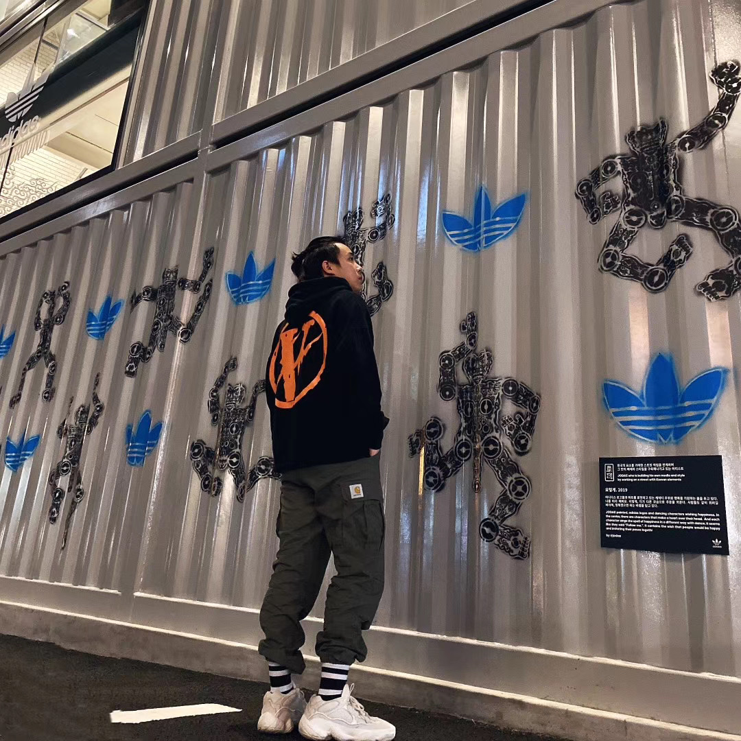 Adidas Yeezy 500 Bone White 착용 스타일