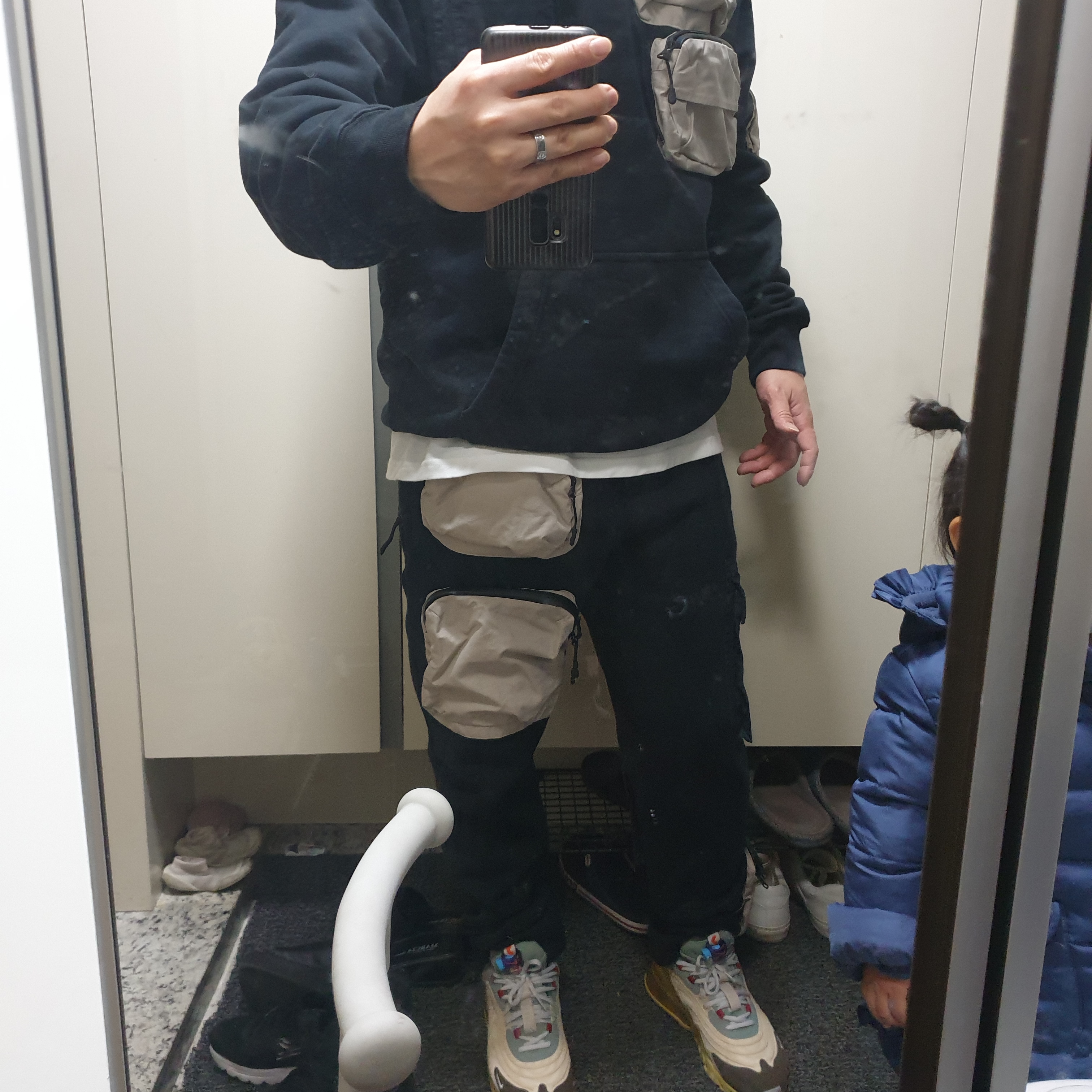 Nike x Travis Scott Air Max 270 React Cactus Trails, Nike x Travis Scott NRG AG Utility Hoodie Black 착용 스타일