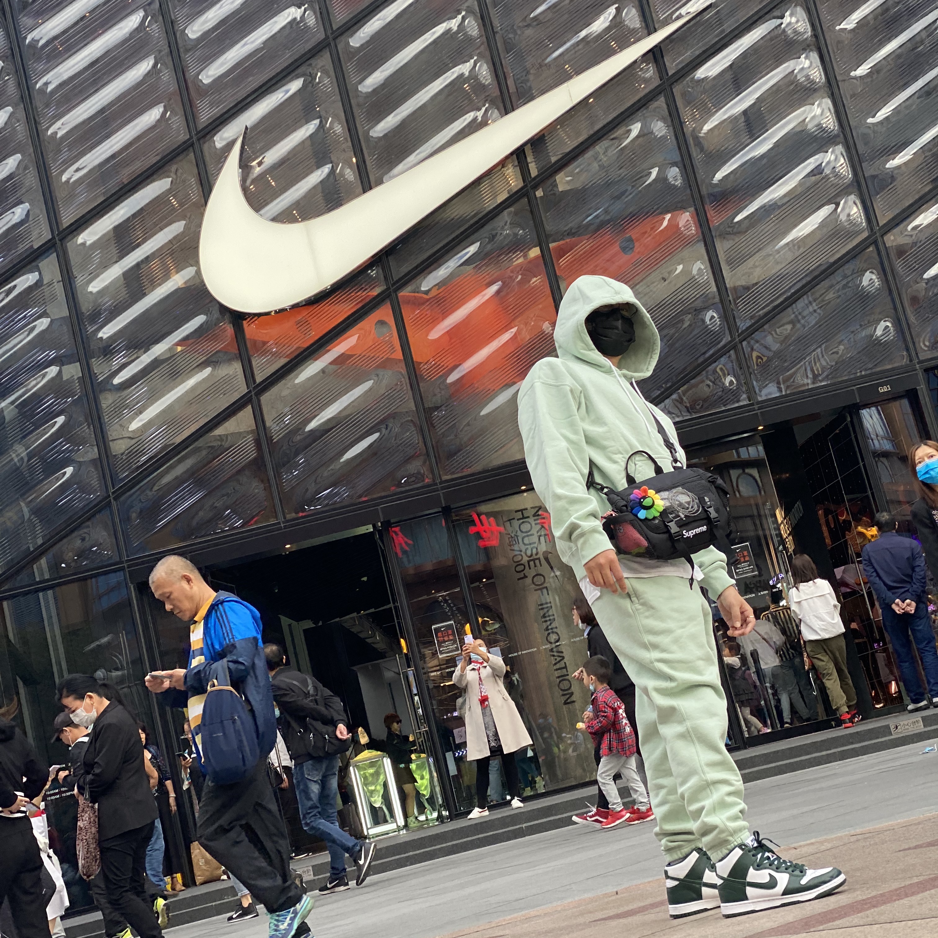 Nike Dunk High SP Spartan Green 착용 스타일