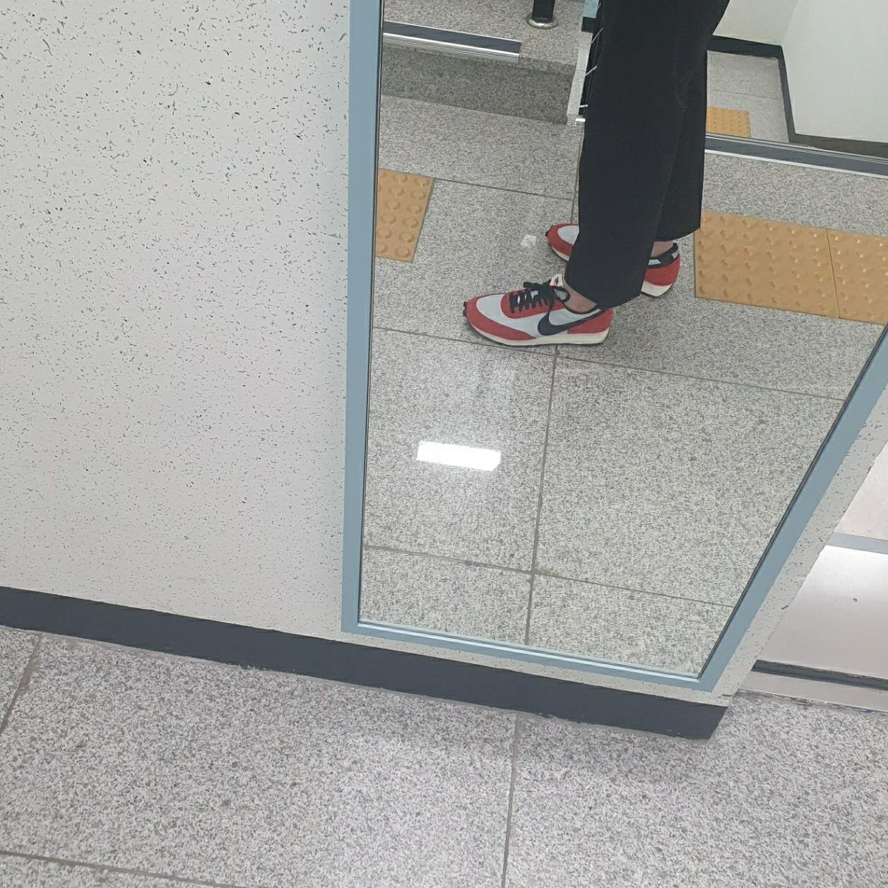 Nike Daybreak Pure Platinum 착용 스타일