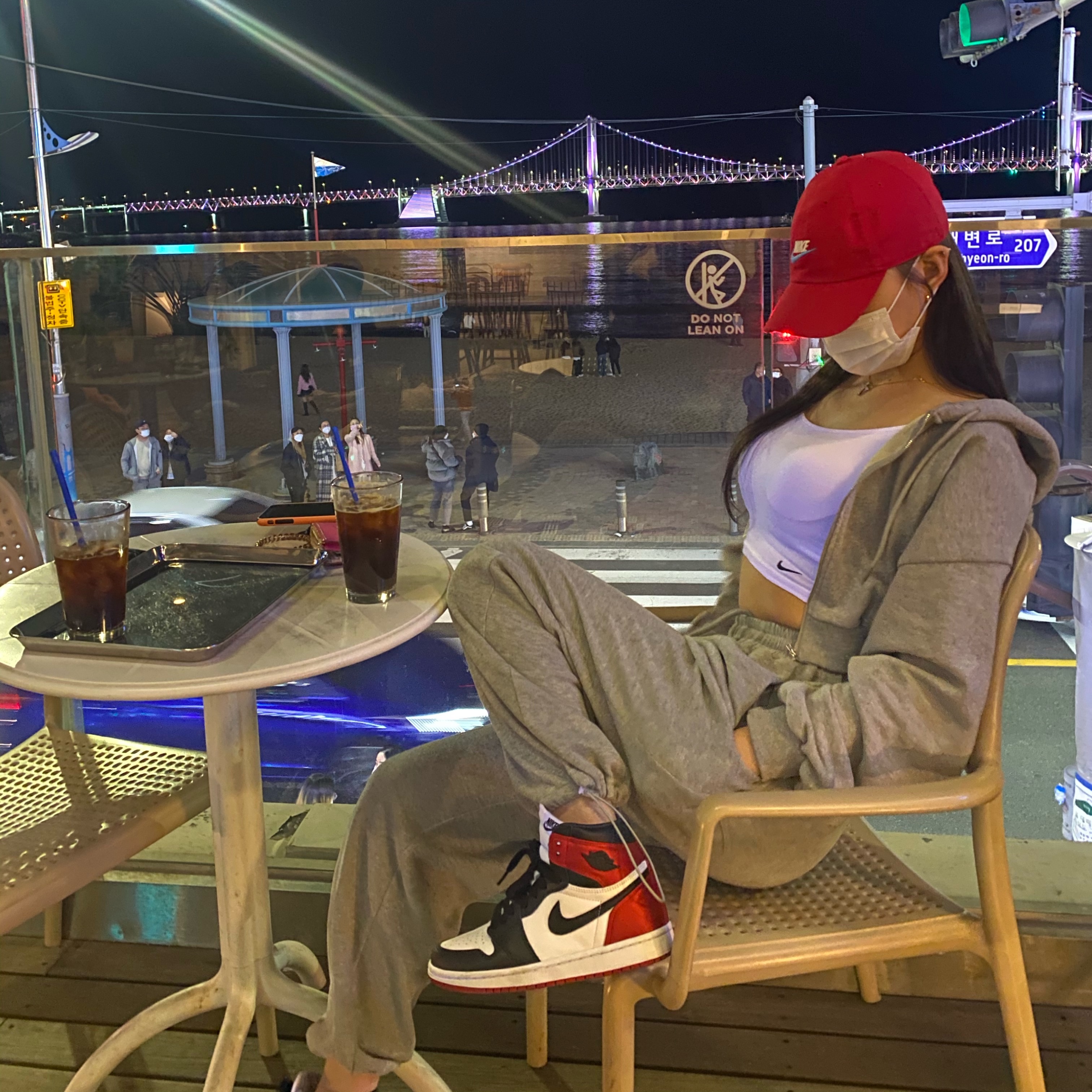 (W) Jordan 1 Retro High Satin Black Toe 착용 스타일