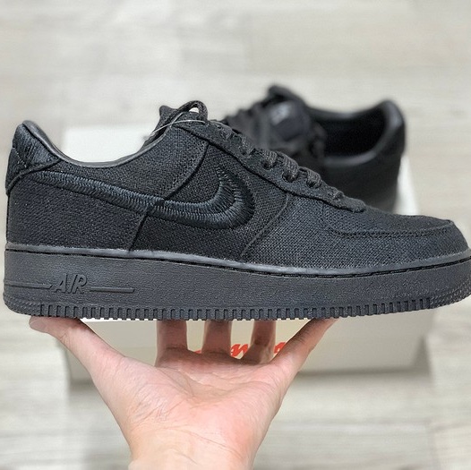 Nike x Stussy Air Force 1 Low Triple Black 착용 스타일 - 2