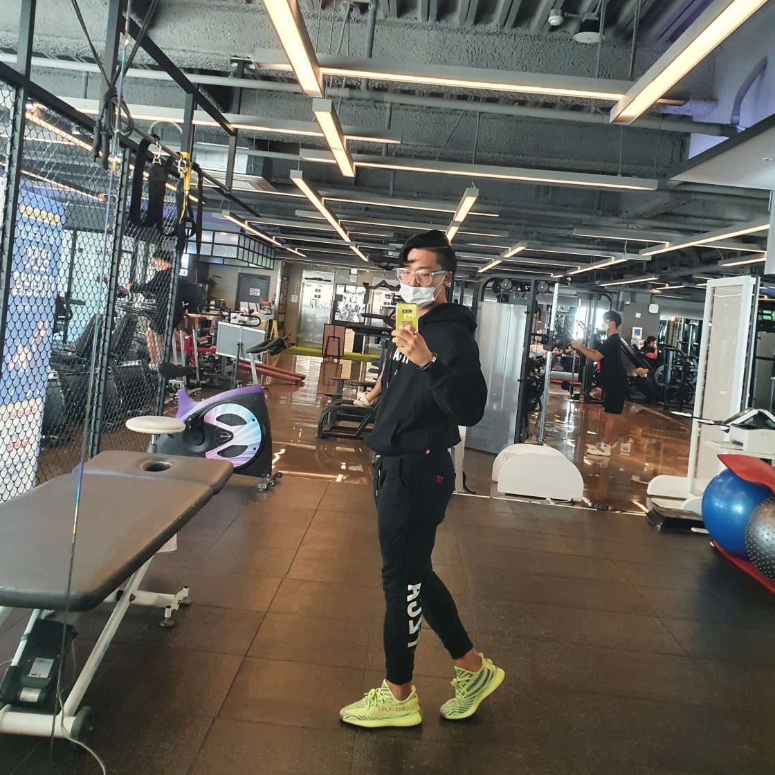 권대영 (@mcyebra) 님의 게시물 | KREAM