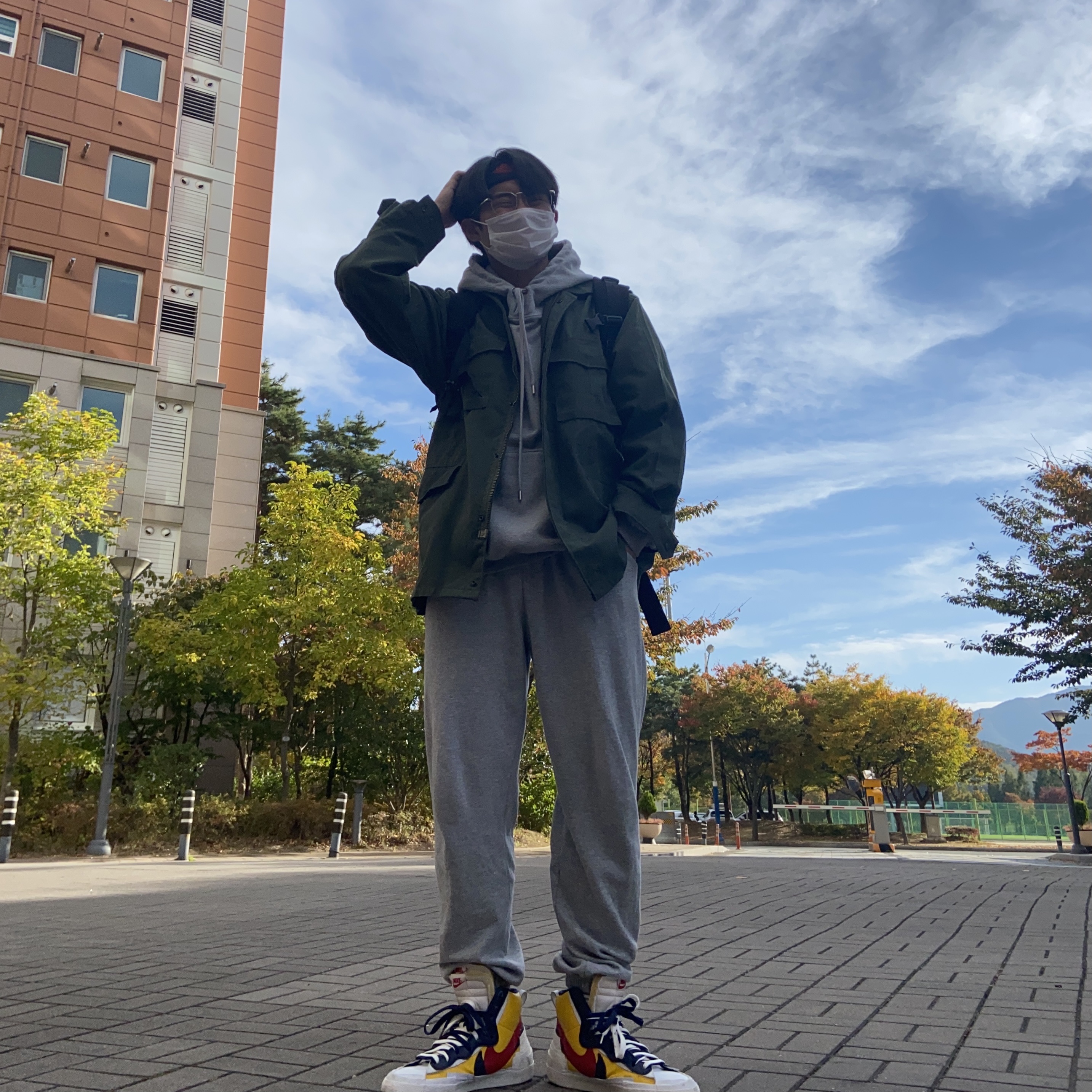 Nike x Sacai Blazer Mid Snow Beach 착용 스타일
