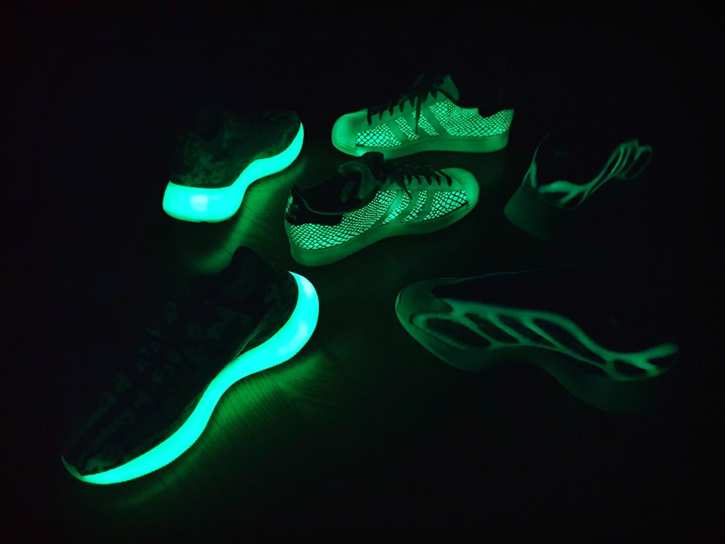 Adidas x Atmos Superstar G-SNK Off White, Adidas Yeezy Boost 380 Calcite Glow 착용 스타일 - 4