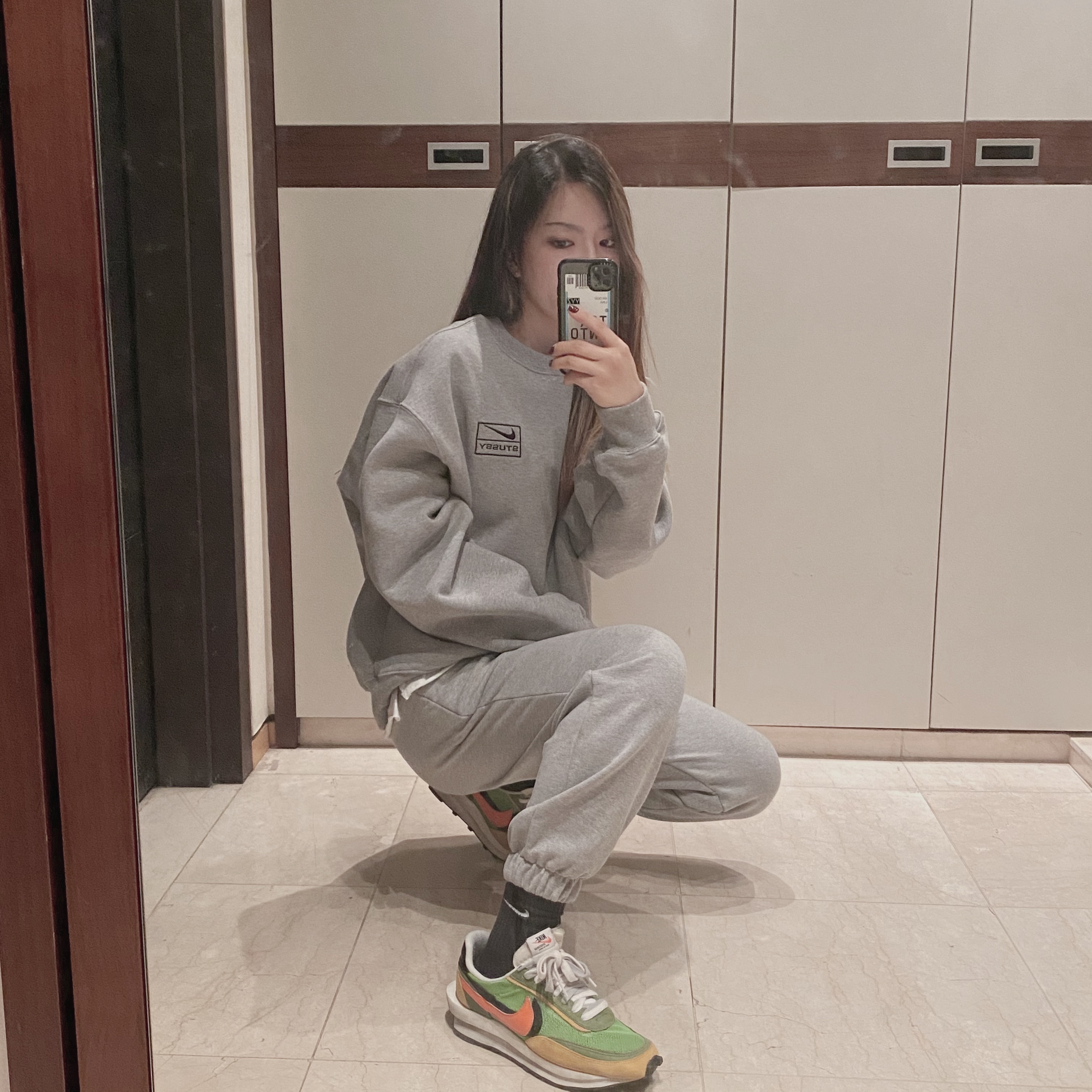 Nike x Sacai LDWaffle Green Multi, Nike x Stussy NRG BR Crew Fleece Grey 착용 스타일