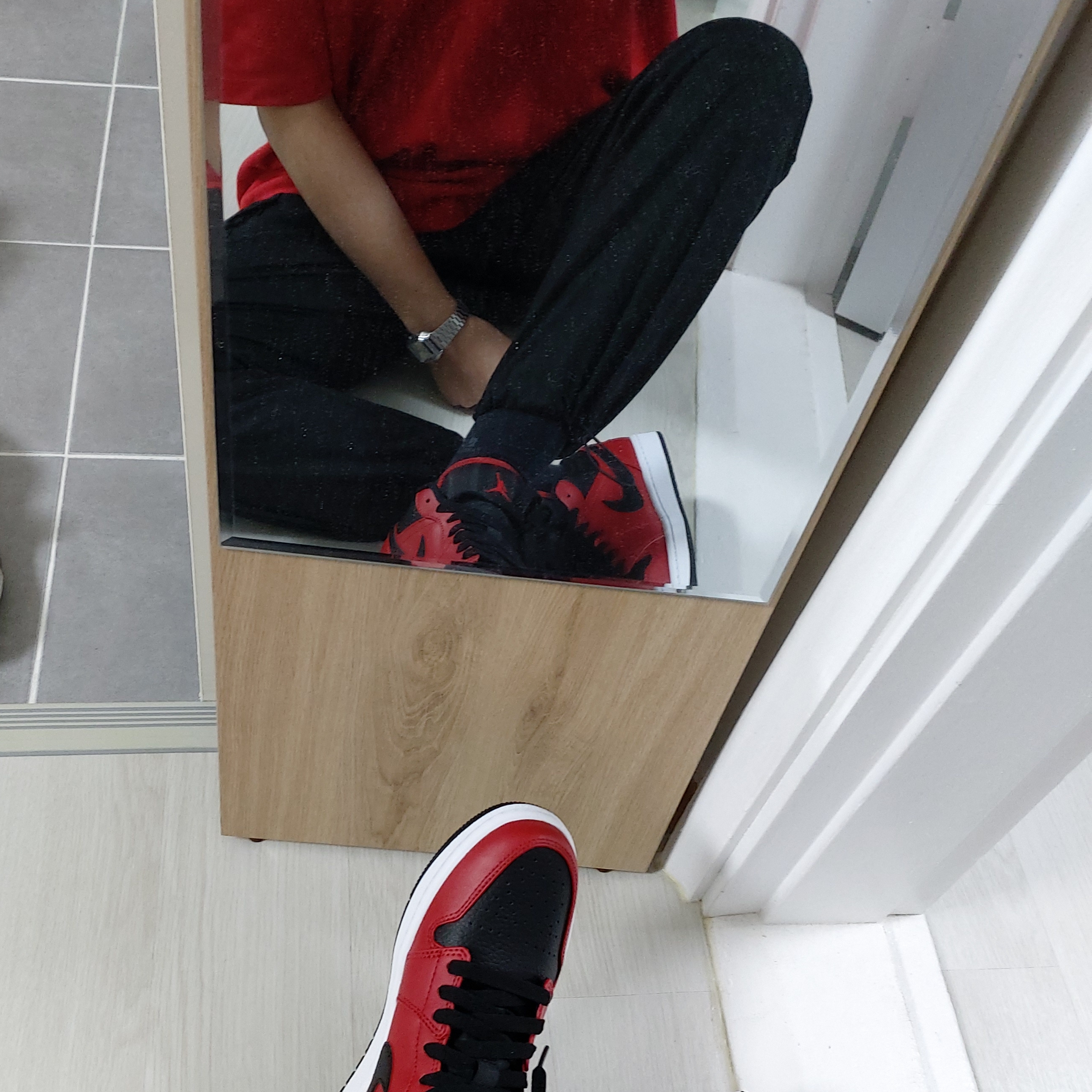 Jordan 1 Low Varsity Red 착용 스타일 - 2