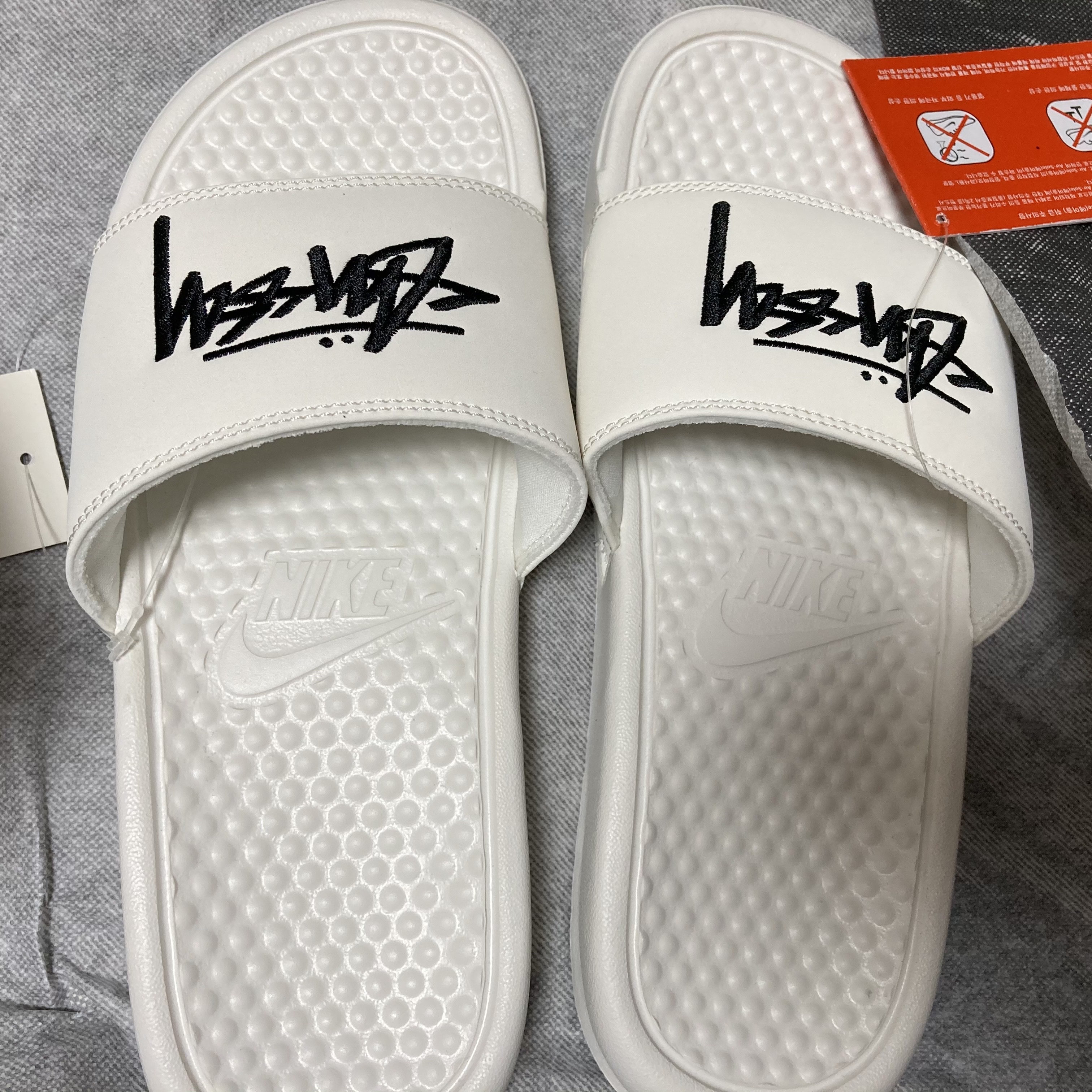 Nike x Stussy Benassi Slide Sail 착용 스타일