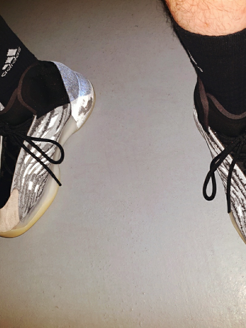 Adidas Yeezy QNTM Lifestyle 착용 스타일 - 4