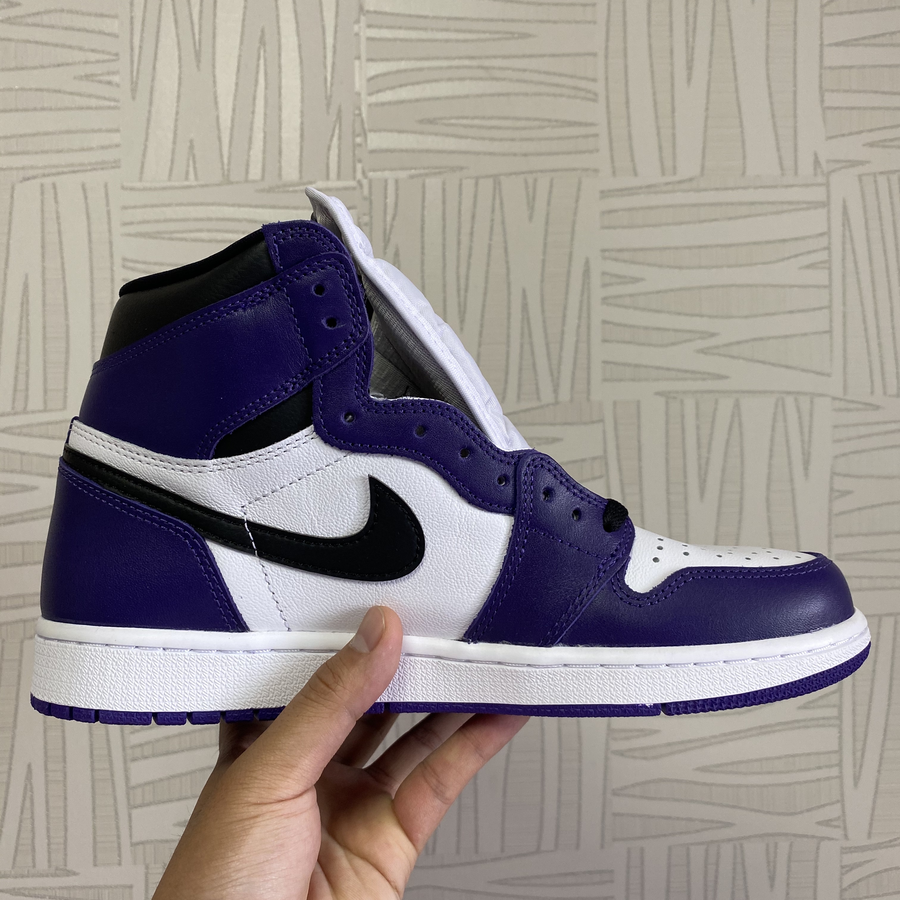 Jordan 1 Retro High OG Court Purple 2020 착용 스타일 - 3