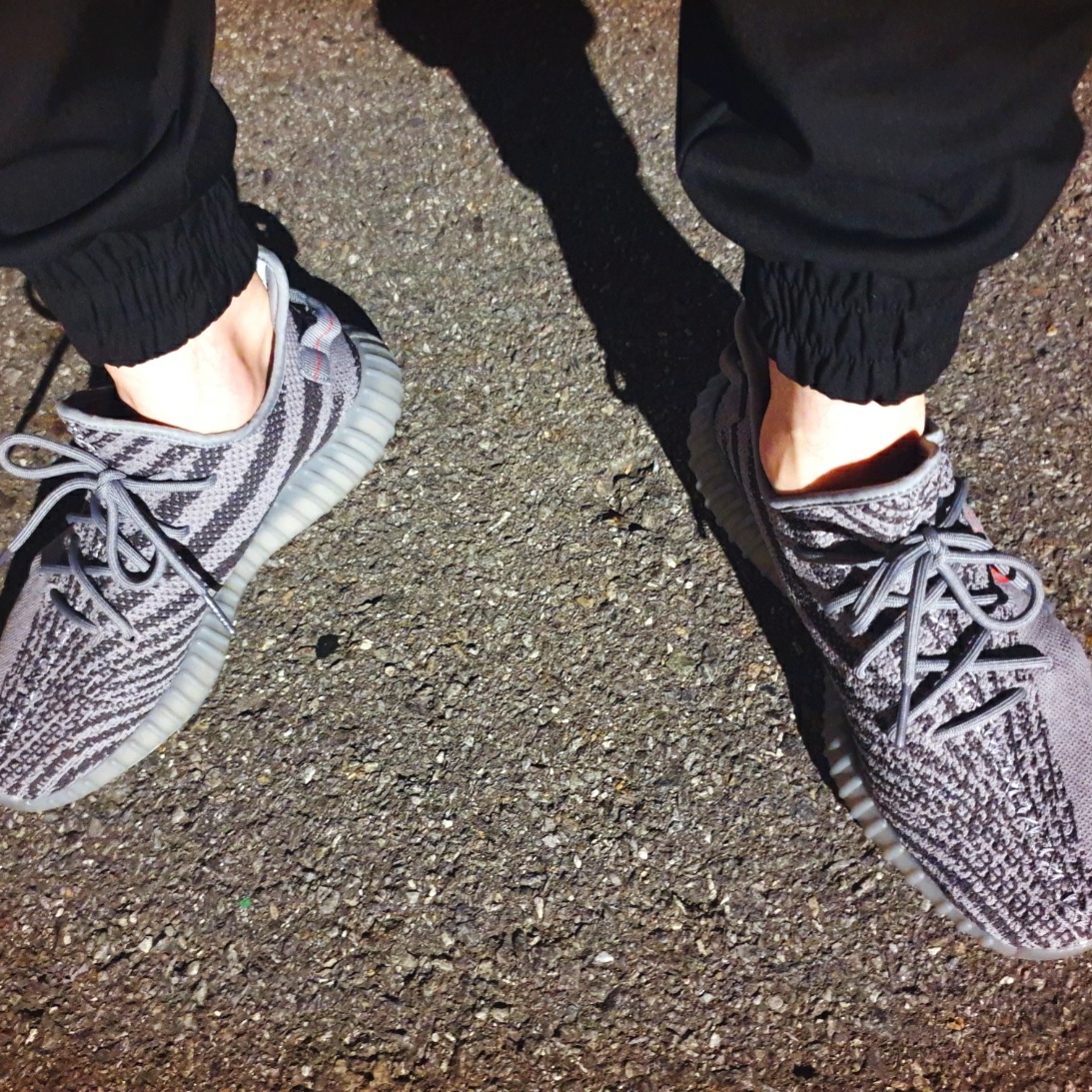 Adidas Yeezy Boost 350 V2 Beluga 2.0 착용 스타일 - 4