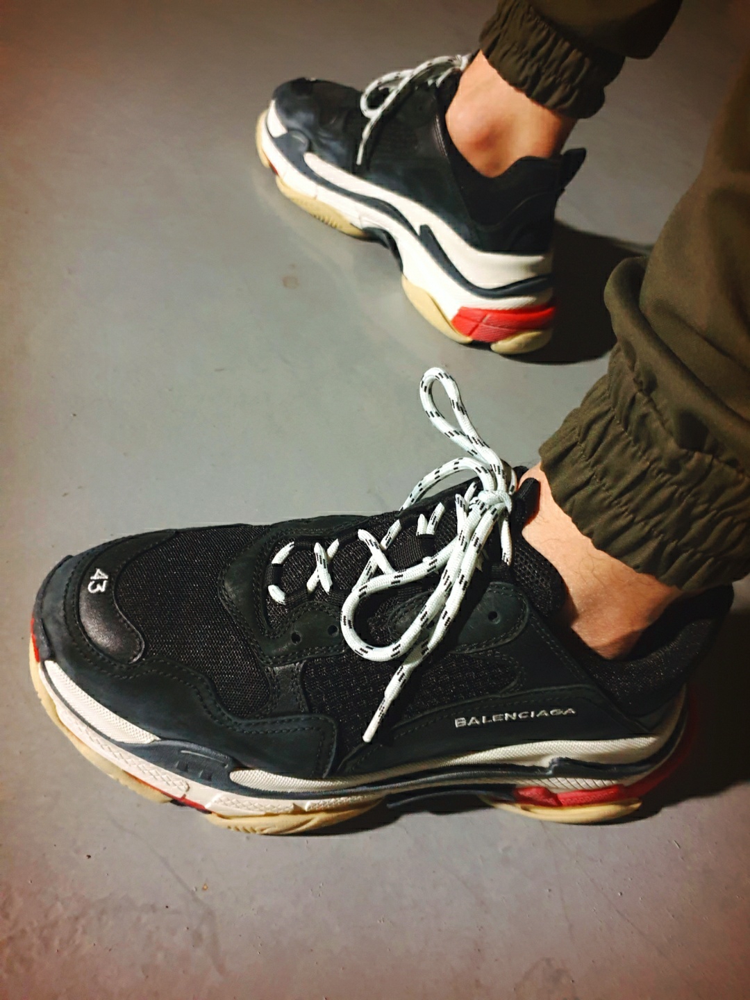 Balenciaga Triple S Trainer Black White Red 2018 착용 스타일 - 5