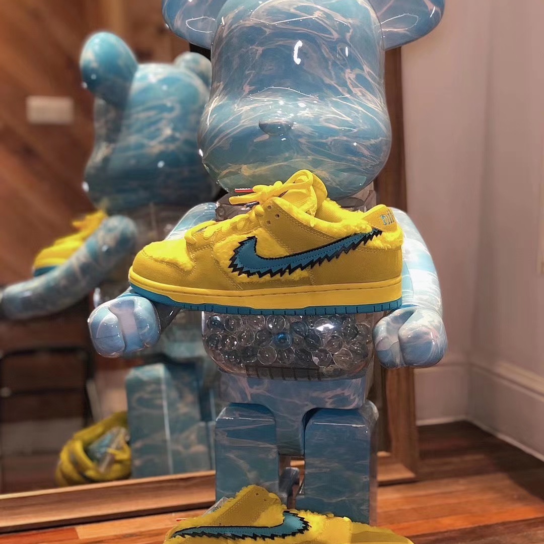 Nike x Grateful Dead SB Dunk Low Yellow Bear 착용 스타일 - 4