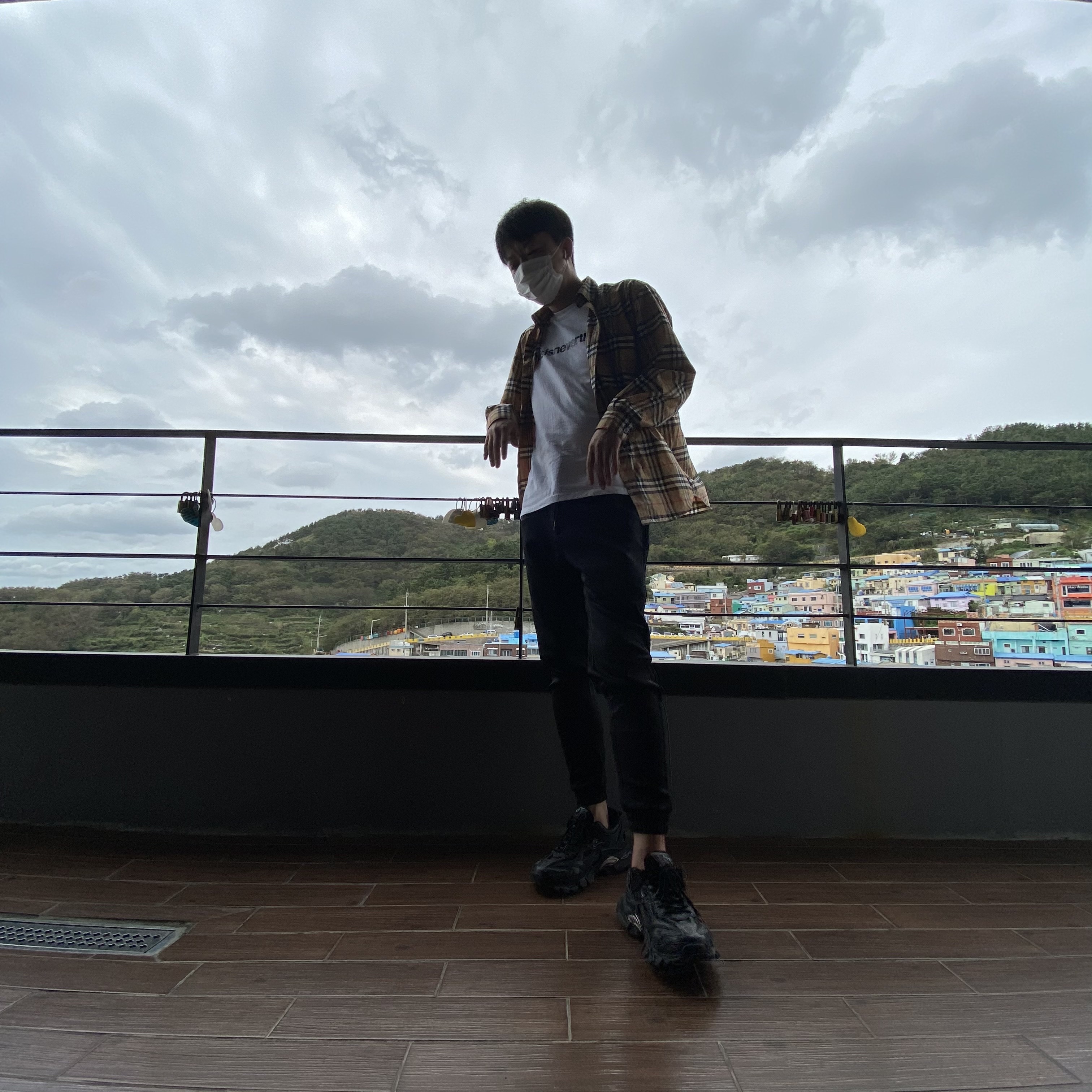 Balenciaga Track.2 Sneakers Black 착용 스타일