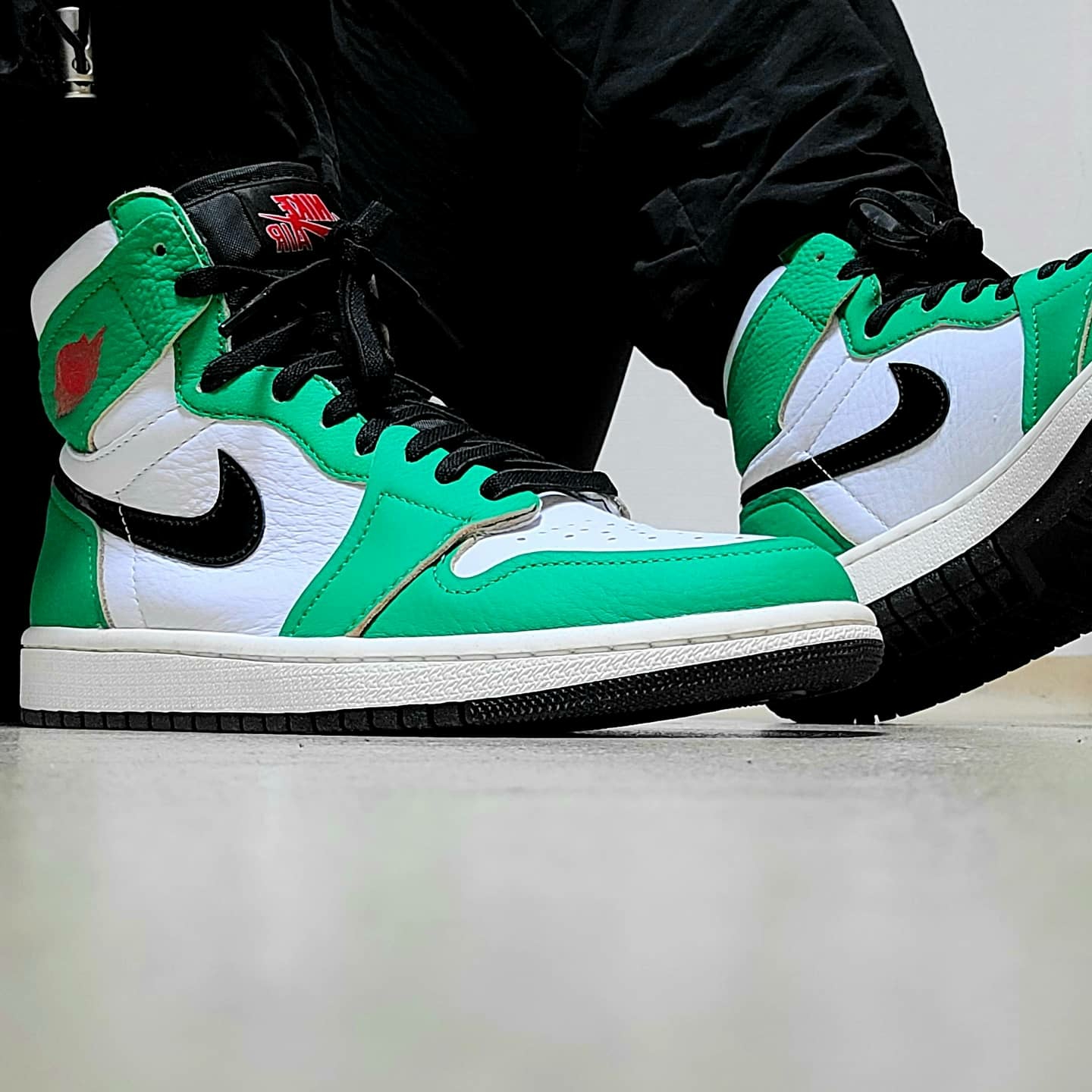 (W) Jordan 1 Retro High OG Lucky Green 착용 스타일 - 5