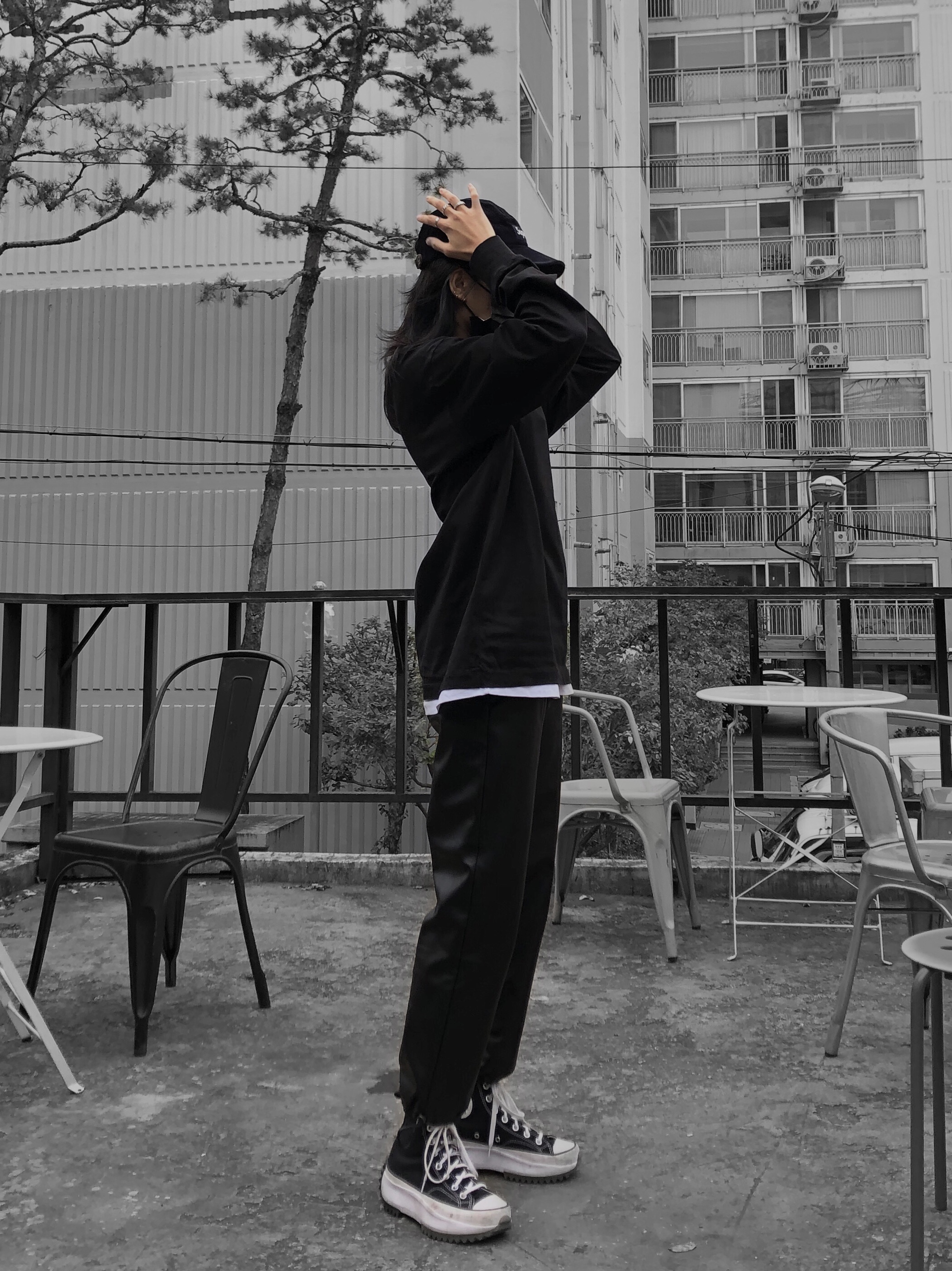 Converse Run Star Hike Hi Black White Gum 착용 스타일