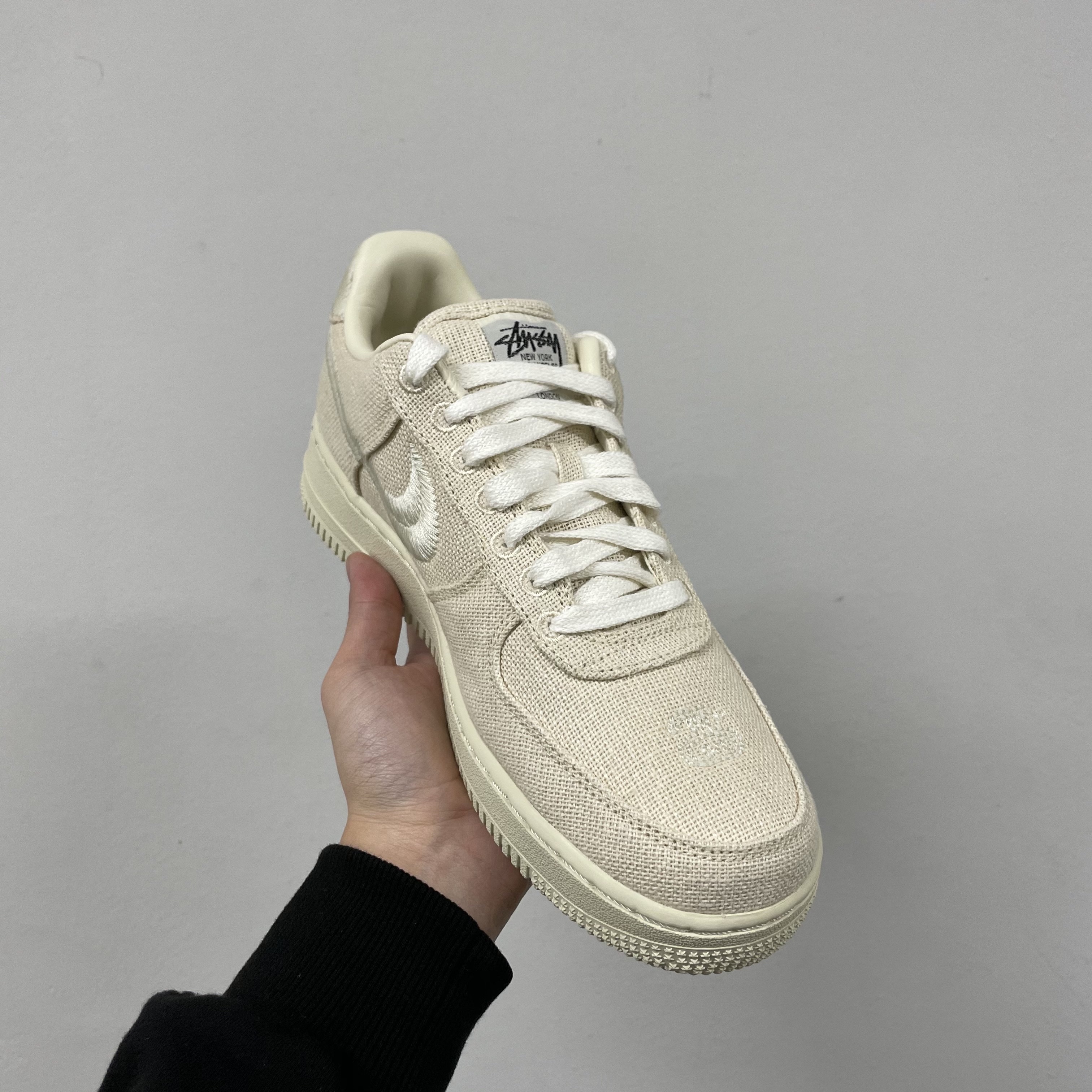 Nike x Stussy Air Force 1 Low Fossil 착용 스타일 - 1