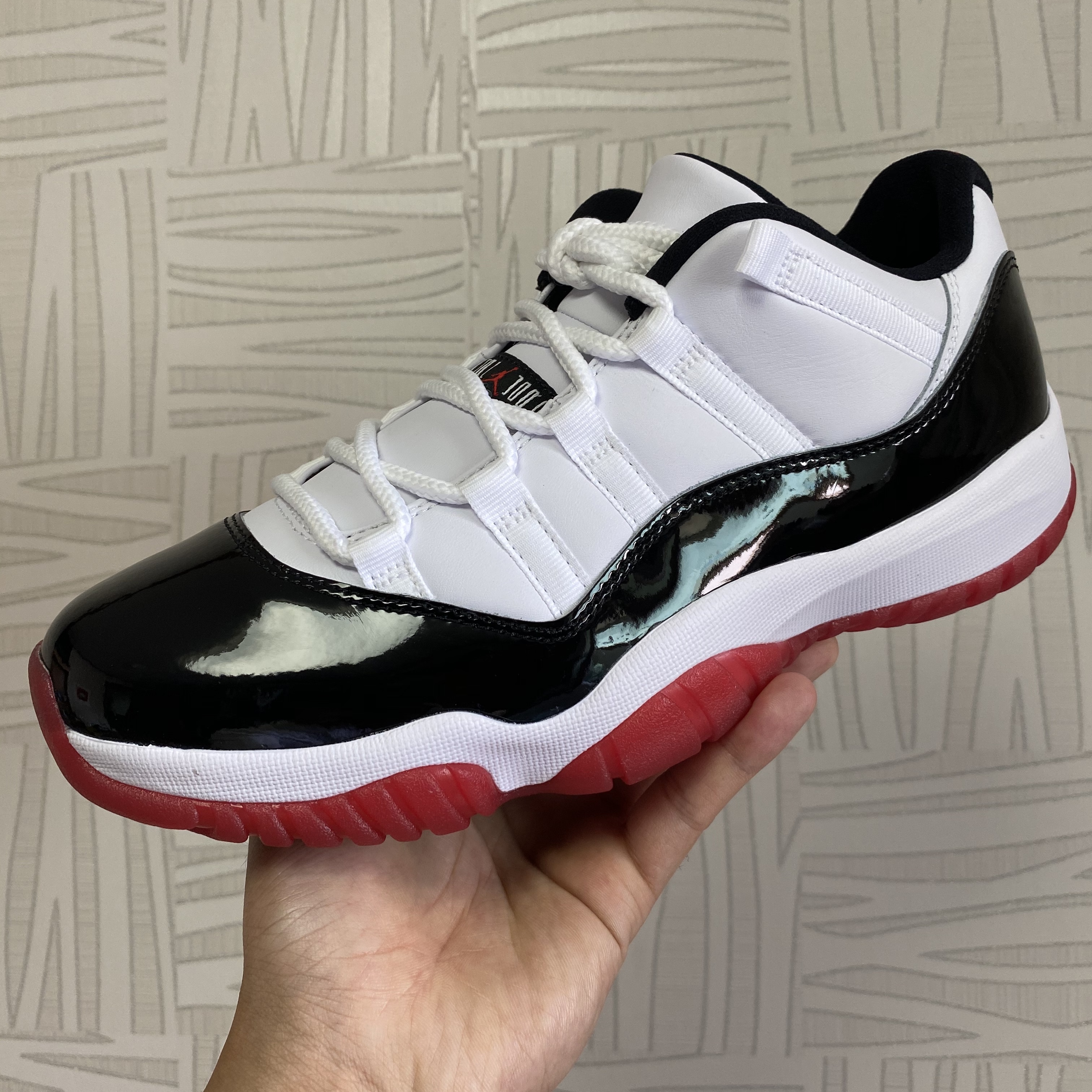 Jordan 11 Retro Low Concord Bred 착용 스타일 - 1