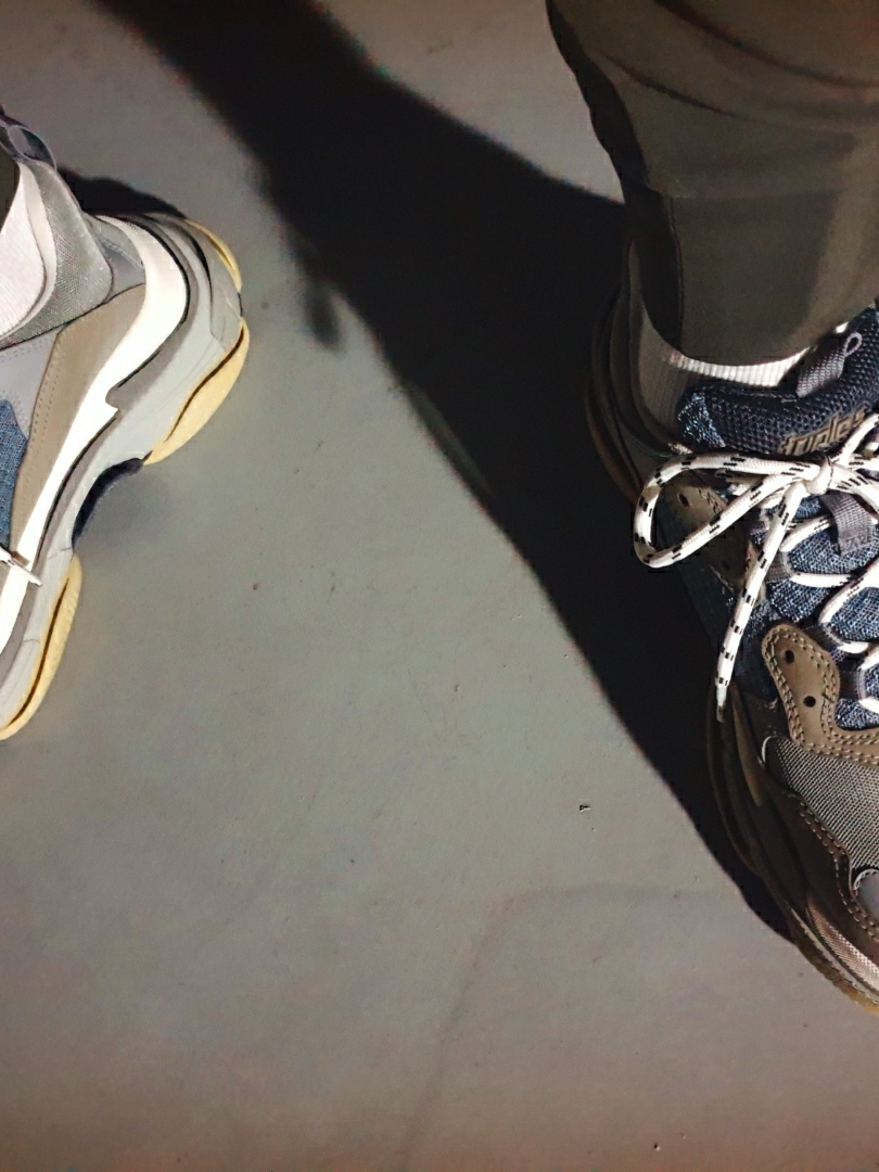 Balenciaga Triple S Grey 2018 착용 스타일 - 4