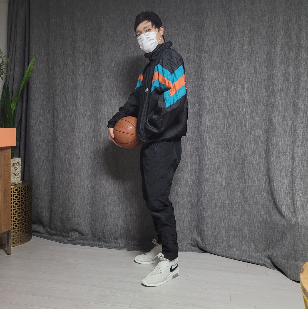 Nike x Fear of God Air Fear of God Raid Light Bone 착용 스타일