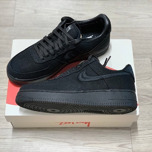 Nike x Stussy Air Force 1 Low Triple Black 착용 스타일 - 4