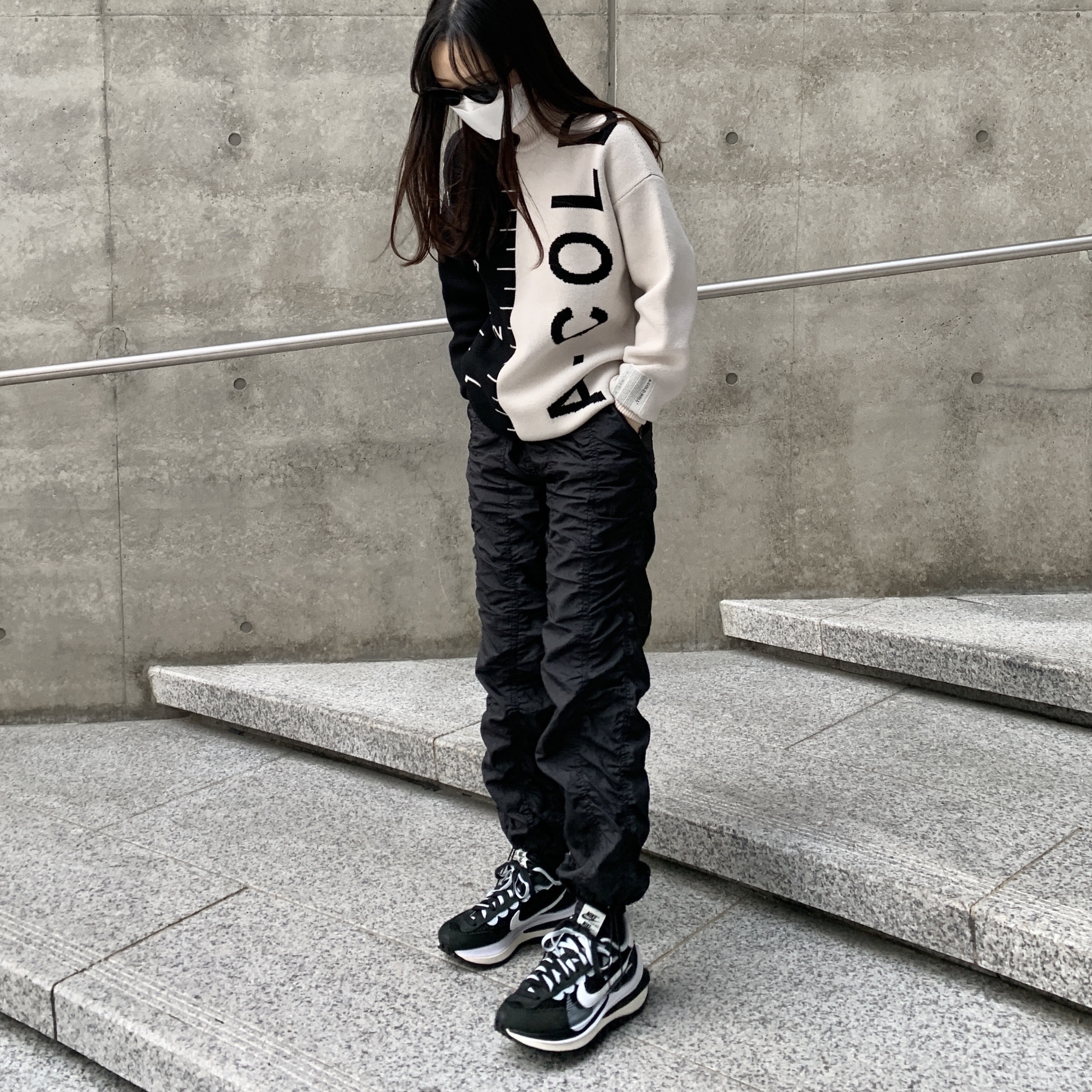 Nike x Sacai VaporWaffle Black White 착용 스타일
